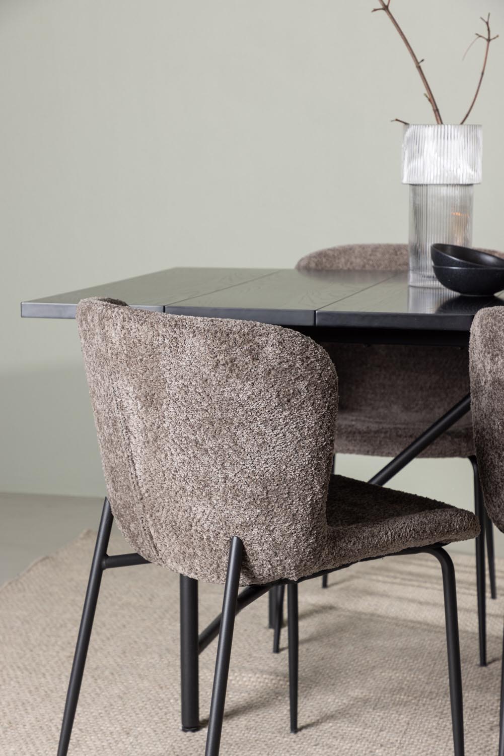 Astrid Esszimmerset + Modesto 200cm/6St. in Schwarz, Dunkelgrau präsentiert im Onlineshop von KAQTU Design AG. Esszimmerset ist von Venture Home