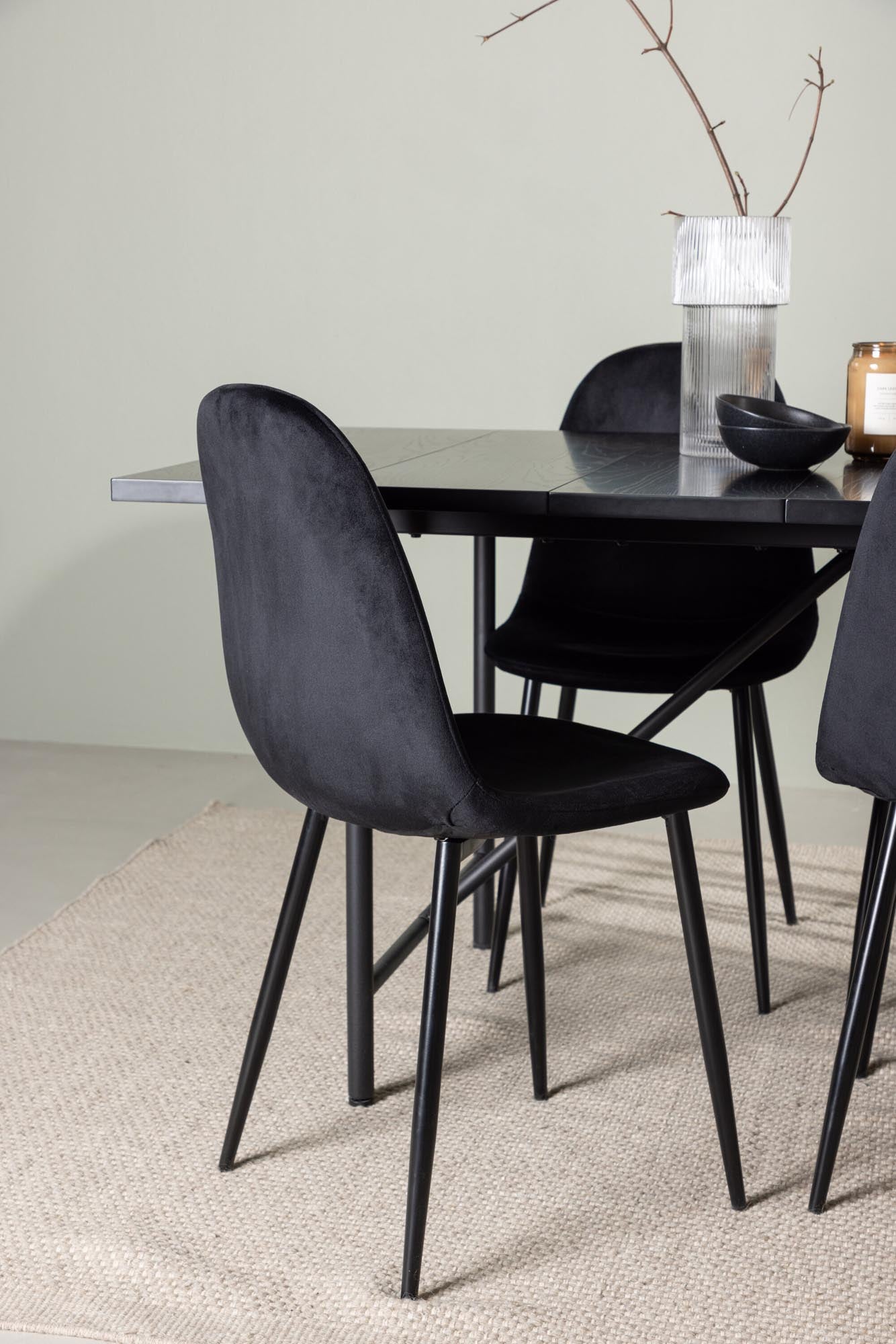 Astrid Esszimmerset: Stilvolles Design für moderne Esszimmer.