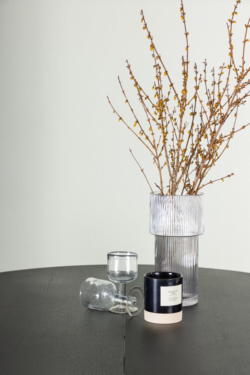 Matilda Esszimmerset + Night ⌀130cm/4St. in Schwarz präsentiert im Onlineshop von KAQTU Design AG. Esszimmerset ist von Venture Home