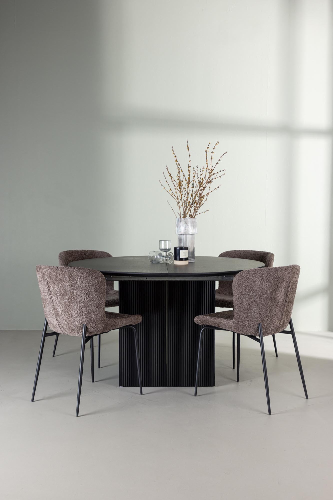 Stilvolles Matilda Esszimmerset mit Modesto Tisch für 4 Personen.