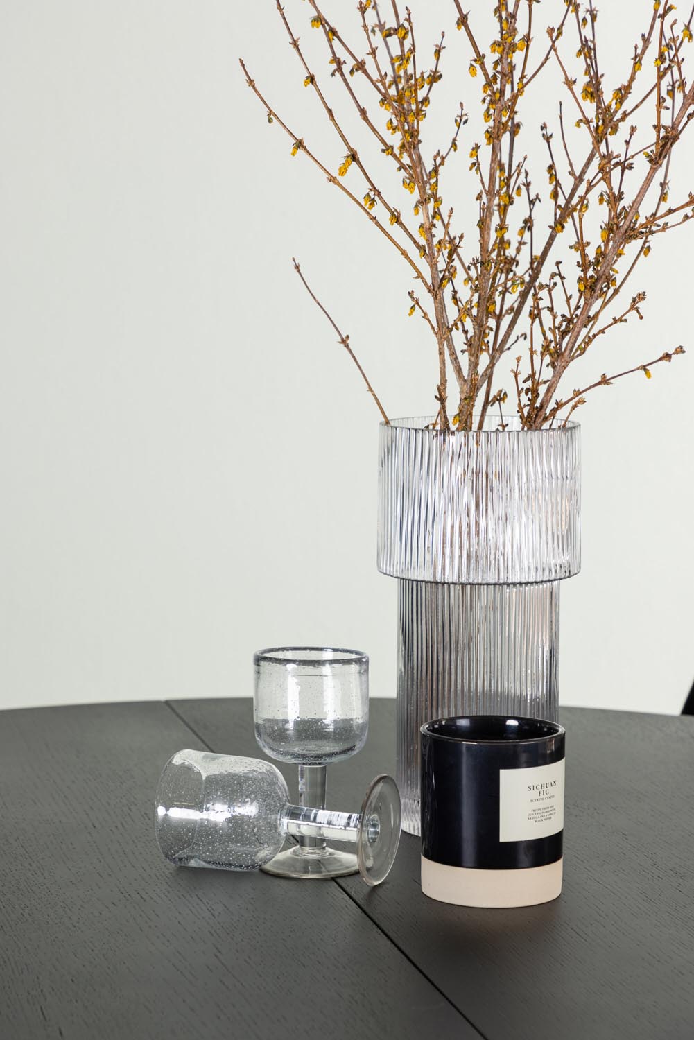 Matilda Esszimmerset + Polar ⌀130cm/4St. in Schwarz präsentiert im Onlineshop von KAQTU Design AG. Esszimmerset ist von Venture Home