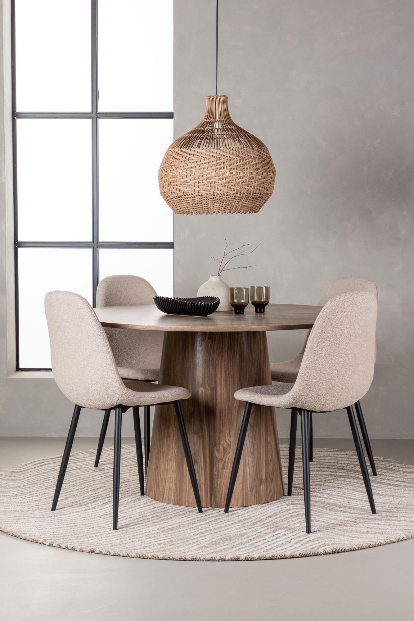 Entdecken Sie das stilvolle Lanzo Esszimmerset + Polar ⌀120cm/4St. von Venture Home – modernes Design trifft auf höchsten Komfort und Funktionalität.