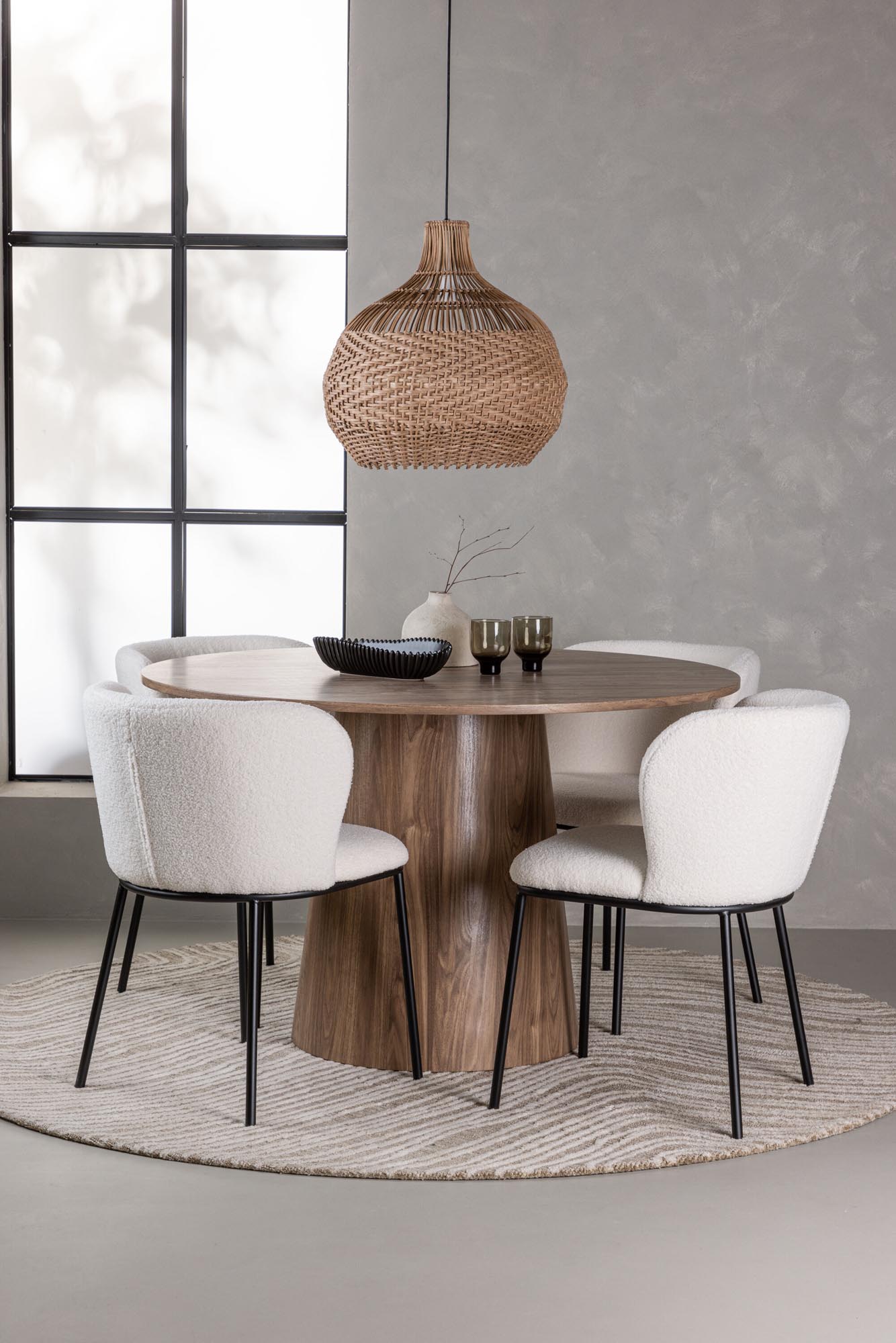 Stilvolles Esszimmerset Lanzo + Edina für moderne Wohnräume.