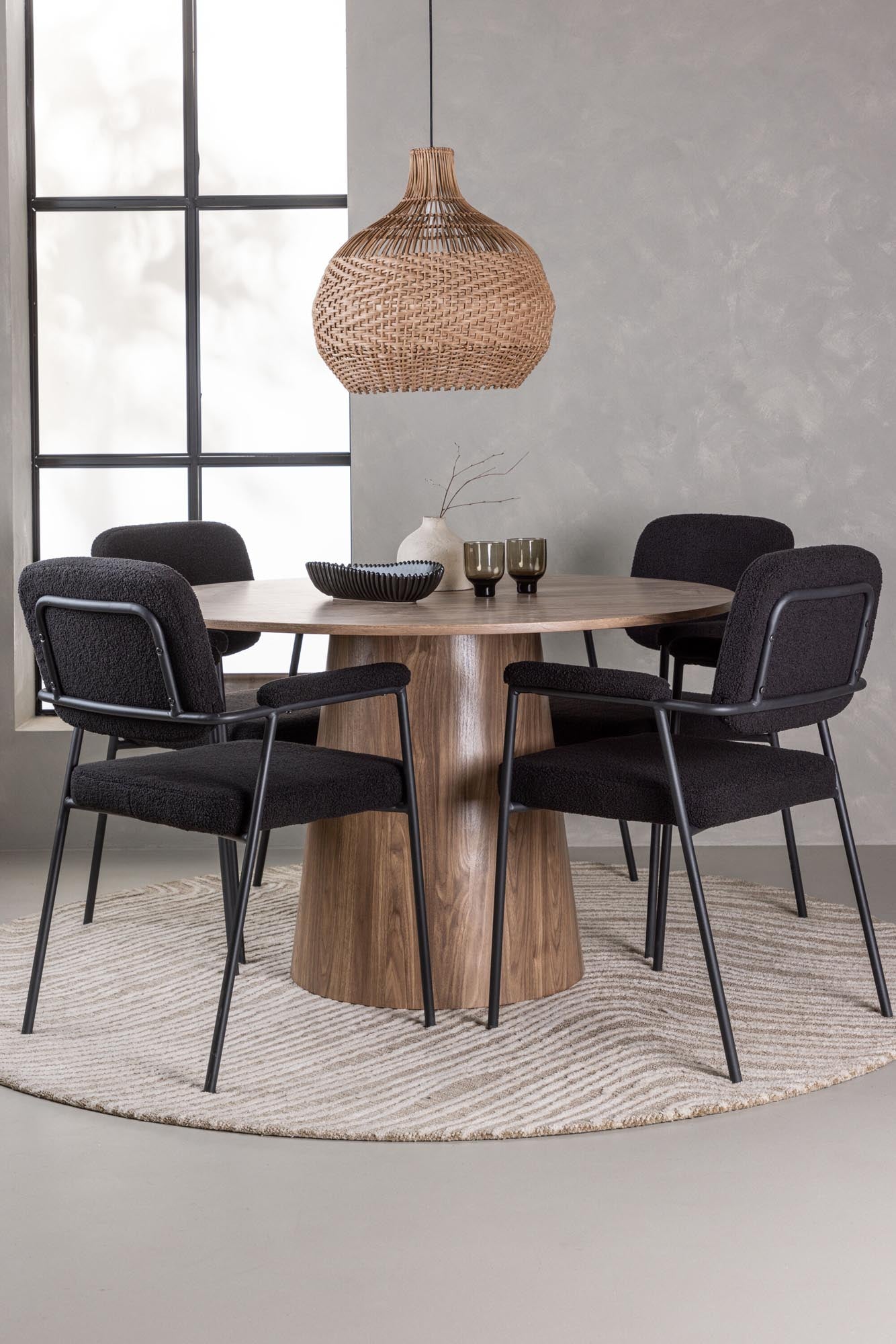 Modernes Esszimmerset: Lanzo + Yesterday vereint Eleganz und Komfort für gesellige Runden. Ideal für Ihr Zuhause!