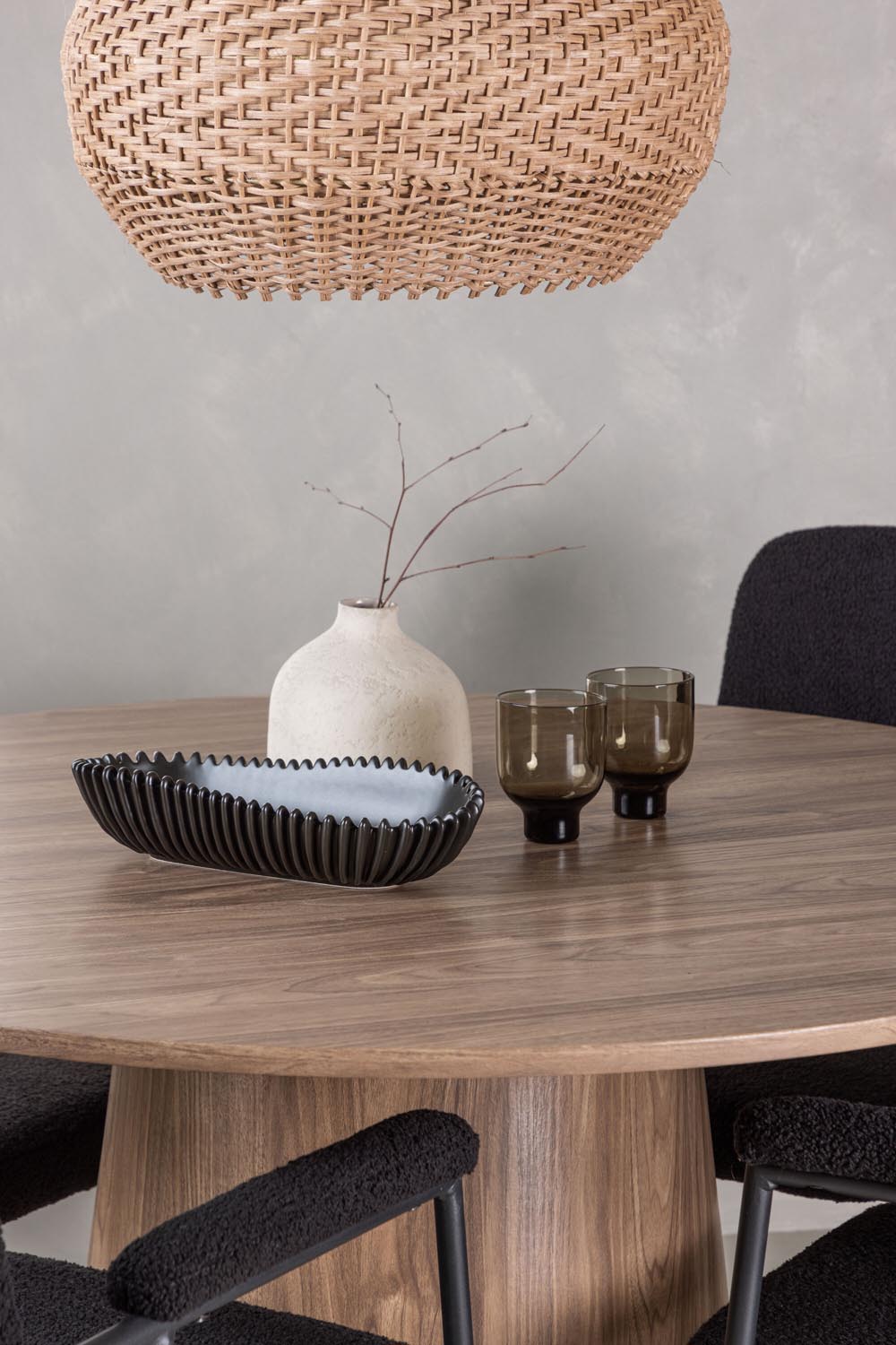 Lanzo Esszimmerset + Yesterday ⌀120cm/4St. in Natur / Schwarz präsentiert im Onlineshop von KAQTU Design AG. Esszimmerset ist von Venture Home