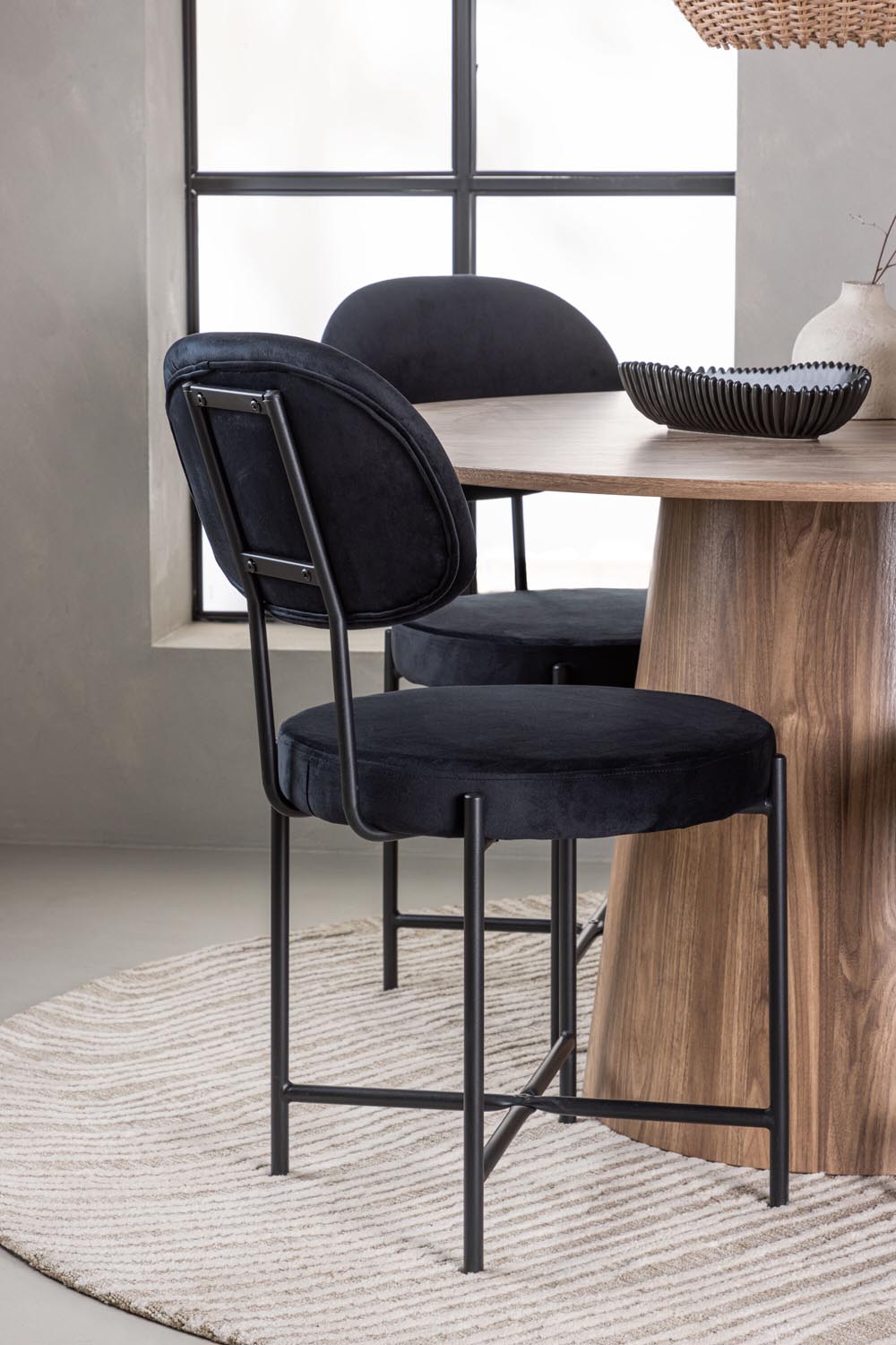 Lanzo Esszimmerset + Stella ⌀120cm/4St. in Natur / Schwarz präsentiert im Onlineshop von KAQTU Design AG. Esszimmerset ist von Venture Home