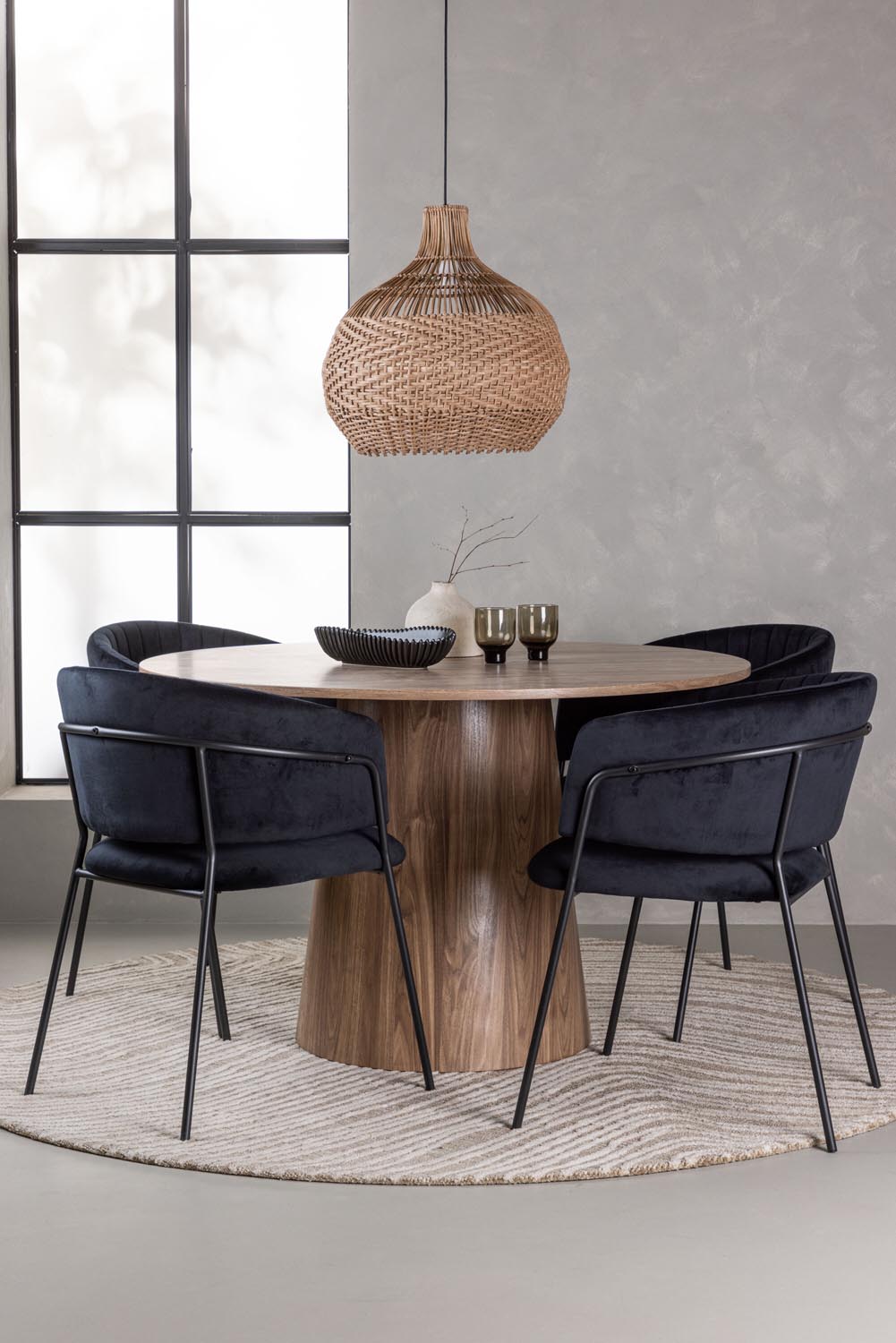 Lanzo Esszimmerset + Selma ⌀120cm/4St. in Natur / Schwarz präsentiert im Onlineshop von KAQTU Design AG. Esszimmerset ist von Venture Home