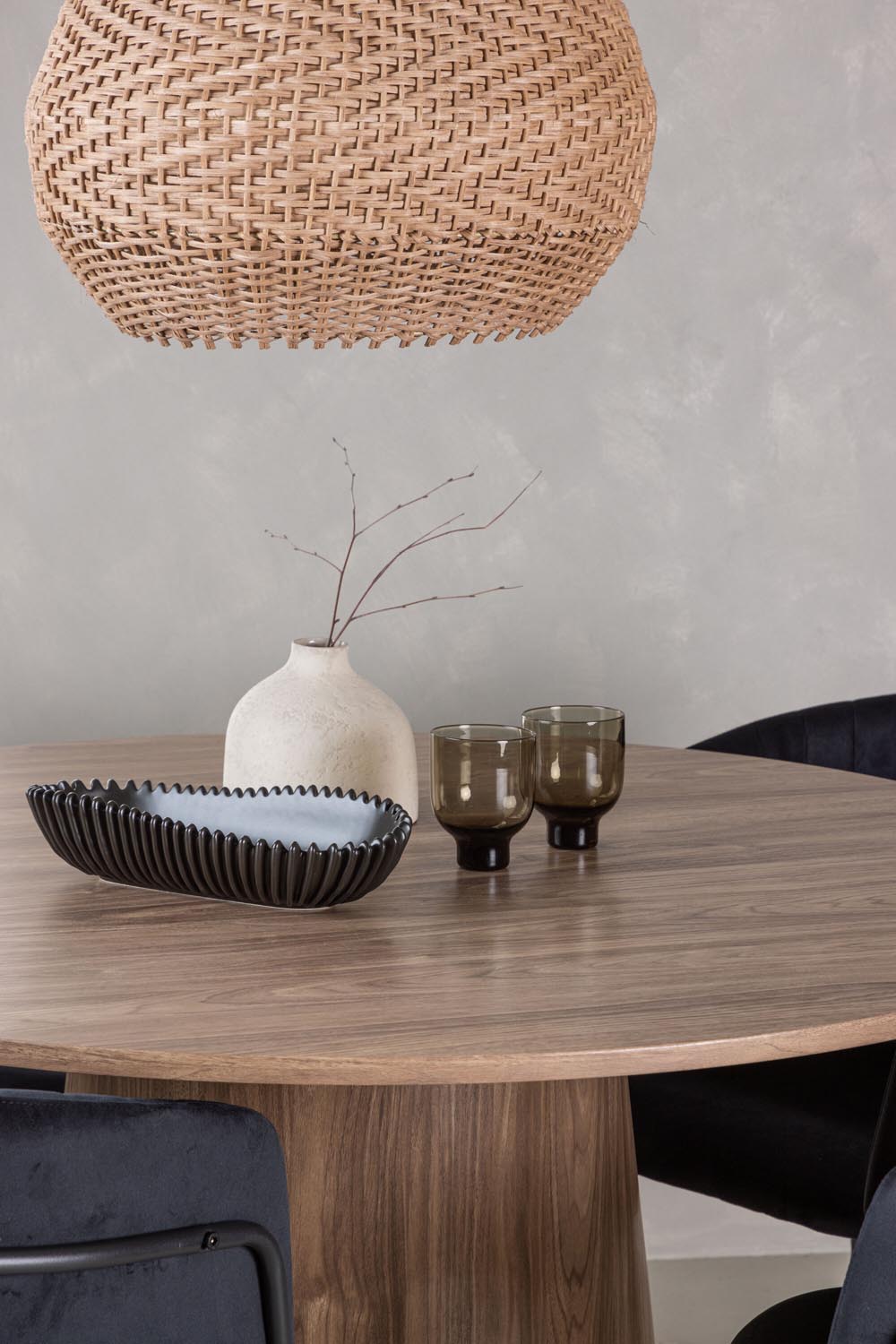 Lanzo Esszimmerset + Selma ⌀120cm/4St. in Natur / Schwarz präsentiert im Onlineshop von KAQTU Design AG. Esszimmerset ist von Venture Home