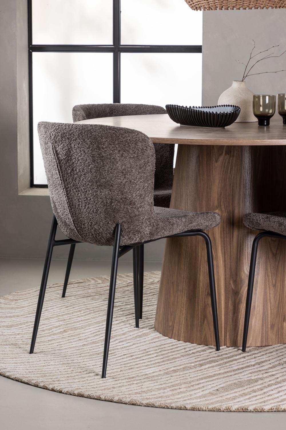 Lanzo Esszimmerset + Modesto ⌀120cm/4St. in Schwarz / Dunkelgrau präsentiert im Onlineshop von KAQTU Design AG. Esszimmerset ist von Venture Home