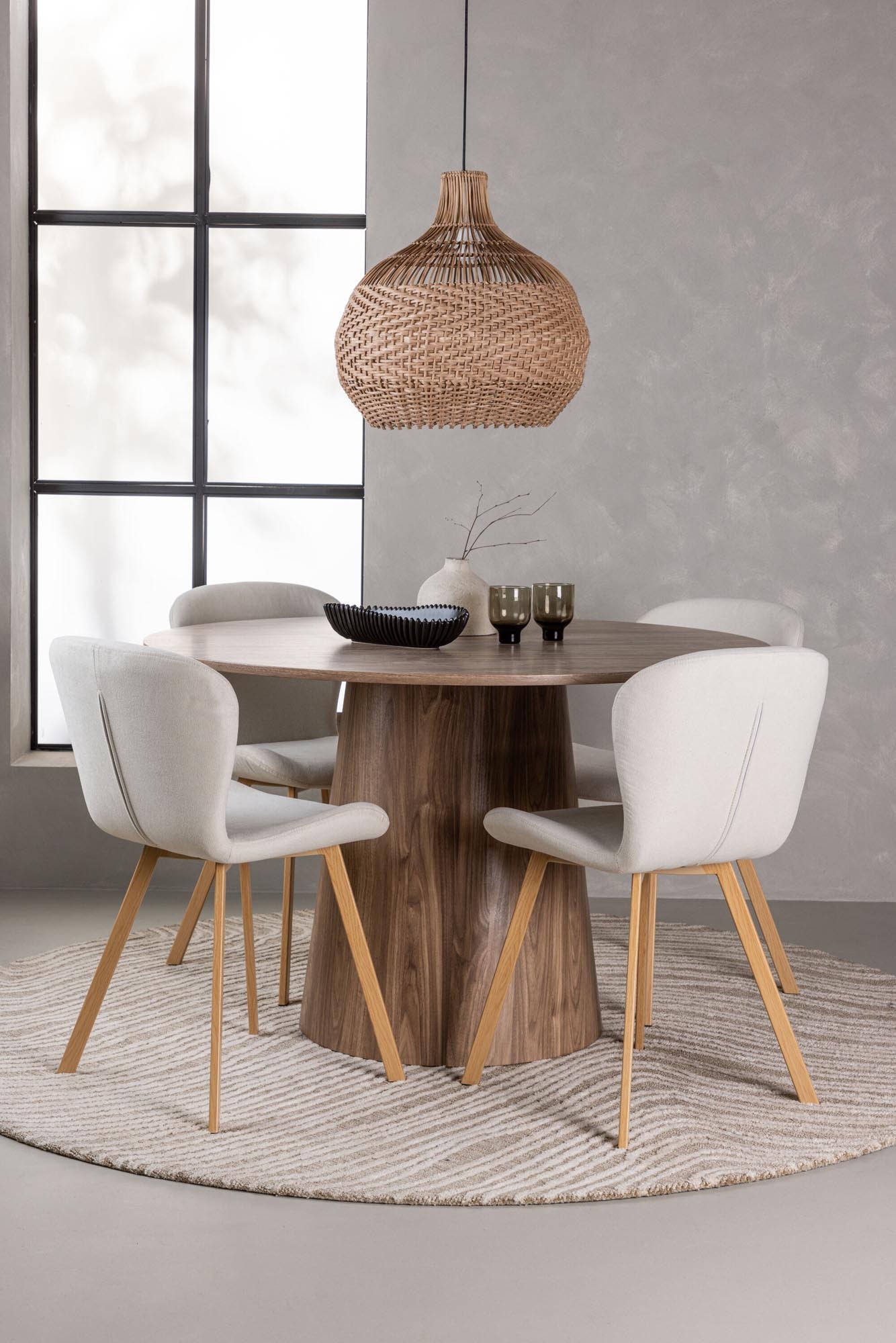 Elegantes Lanzo Esszimmerset: Perfekte Wahl für stilvolle Mahlzeiten.