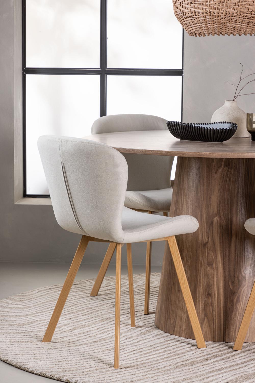 Lanzo Esszimmerset + Lilja ⌀120cm/4St. in Beige, Natur präsentiert im Onlineshop von KAQTU Design AG. Esszimmerset ist von Venture Home