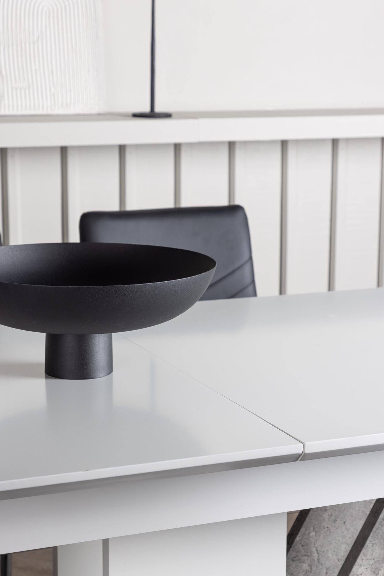 Entdecken Sie das Disa Esszimmerset von Venture Home: Ausziehbarer Tisch und 4 stilvolle Lily Stühle für elegantes Essen und gesellige Runden.