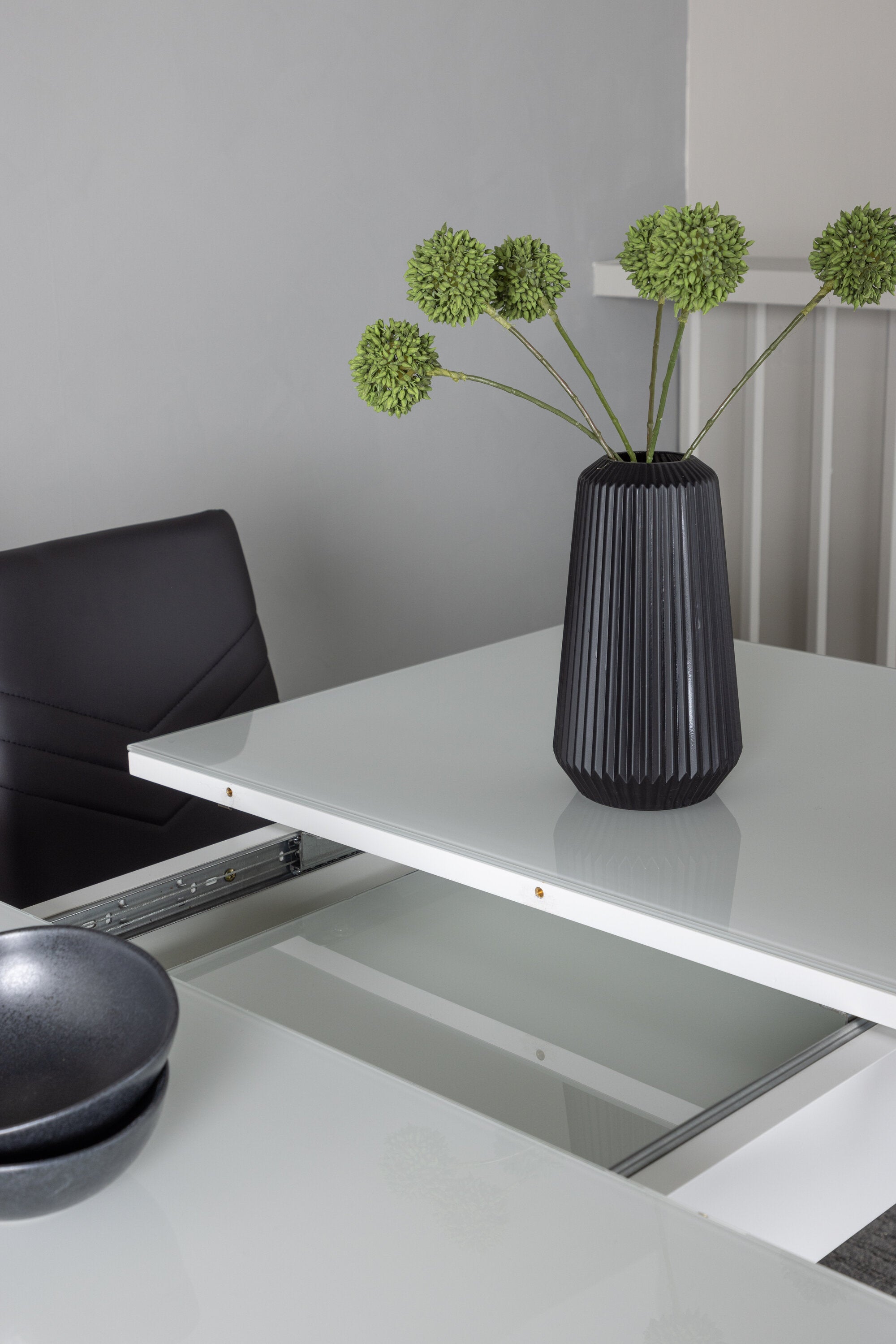 Pluto Esszimmerset ausziehbar + Lily 120cm/4St. in Schwarzes Silber präsentiert im Onlineshop von KAQTU Design AG. Esszimmerset ist von Venture Home