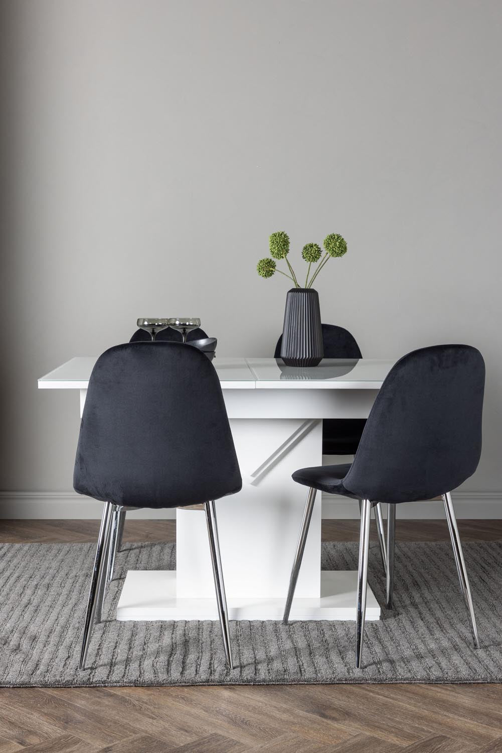 Pluto Esszimmerset ausziehbar + Polar 120cm/4St. in Schwarzes Silber präsentiert im Onlineshop von KAQTU Design AG. Esszimmerset ist von Venture Home