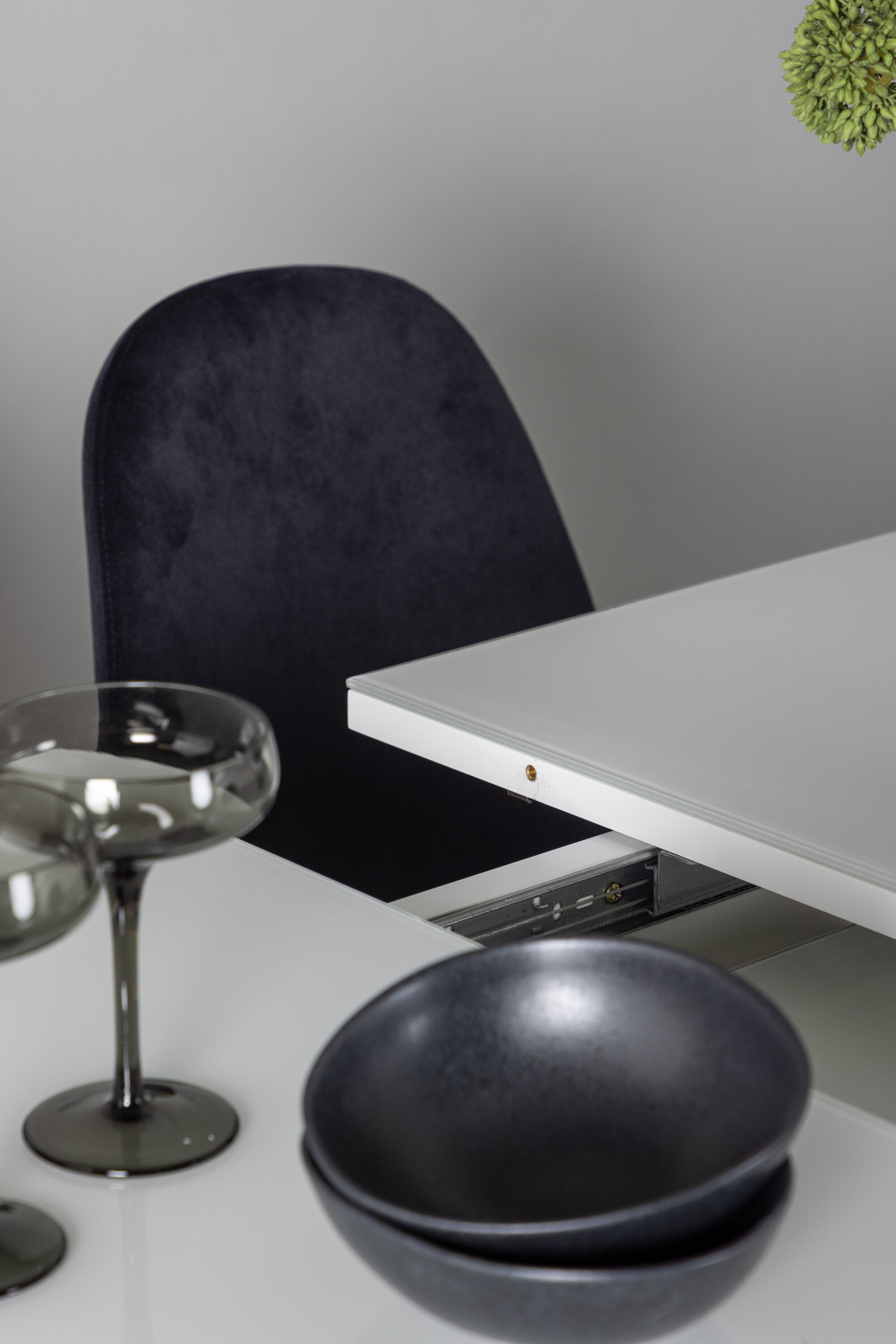 Pluto Esszimmerset ausziehbar + Polar 120cm/4St. in Schwarzes Silber präsentiert im Onlineshop von KAQTU Design AG. Esszimmerset ist von Venture Home