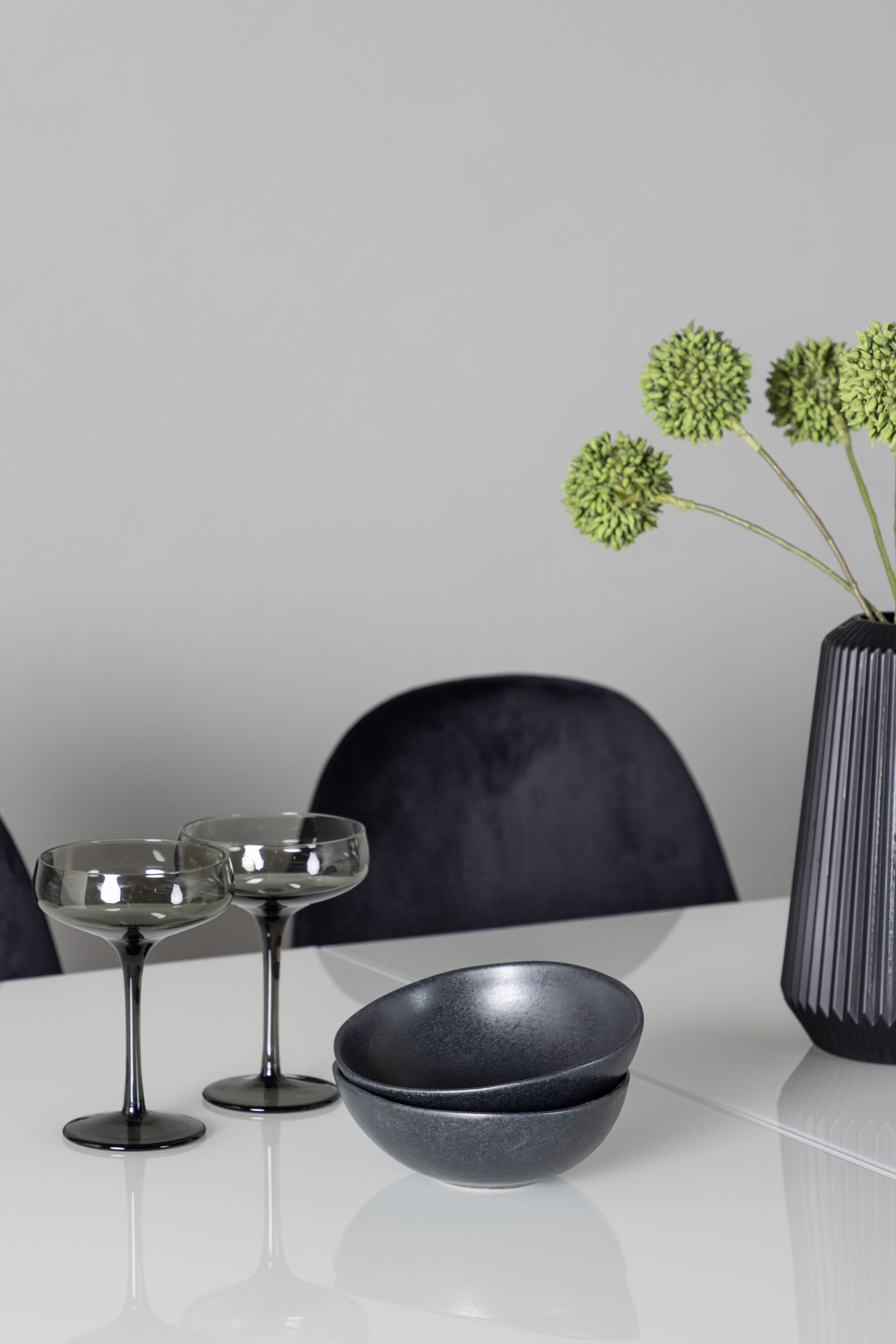 Pluto Esszimmerset ausziehbar + Polar 120cm/4St. in Schwarz präsentiert im Onlineshop von KAQTU Design AG. Esszimmerset ist von Venture Home