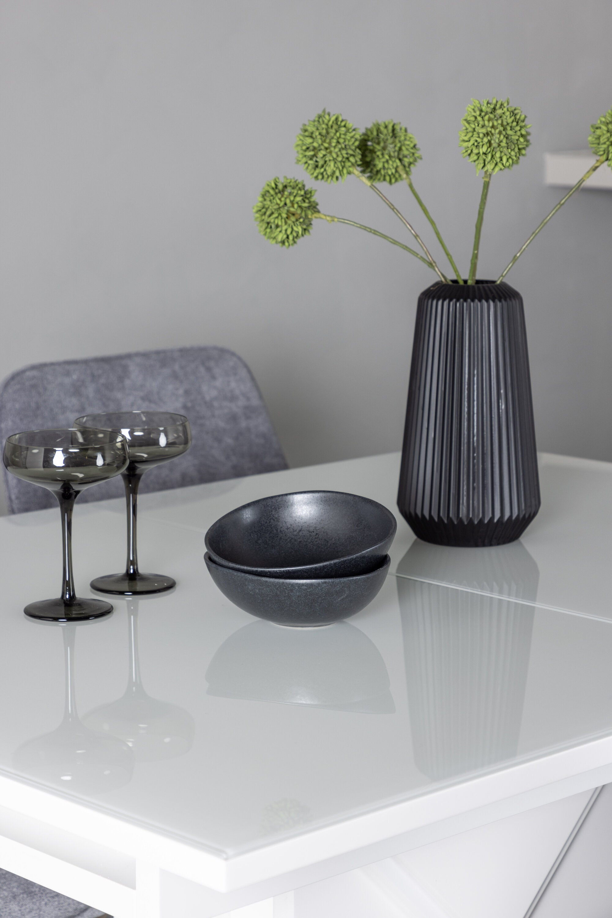 Pluto Esszimmerset ausziehbar + Rosie 120cm/4St. in Schwarzgrau präsentiert im Onlineshop von KAQTU Design AG. Esszimmerset ist von Venture Home