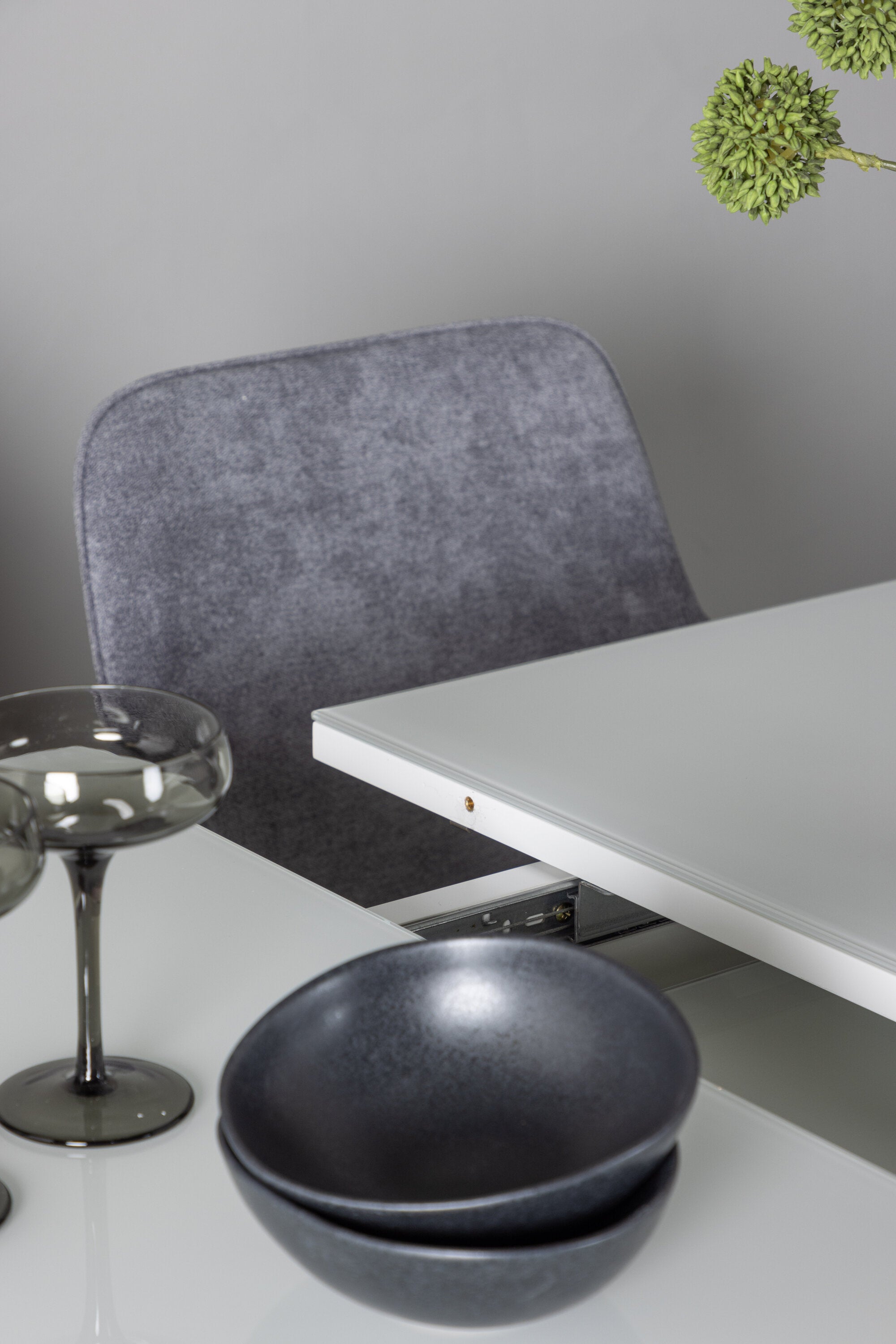 Pluto Esszimmerset ausziehbar + Rosie 120cm/4St. in Schwarzgrau präsentiert im Onlineshop von KAQTU Design AG. Esszimmerset ist von Venture Home