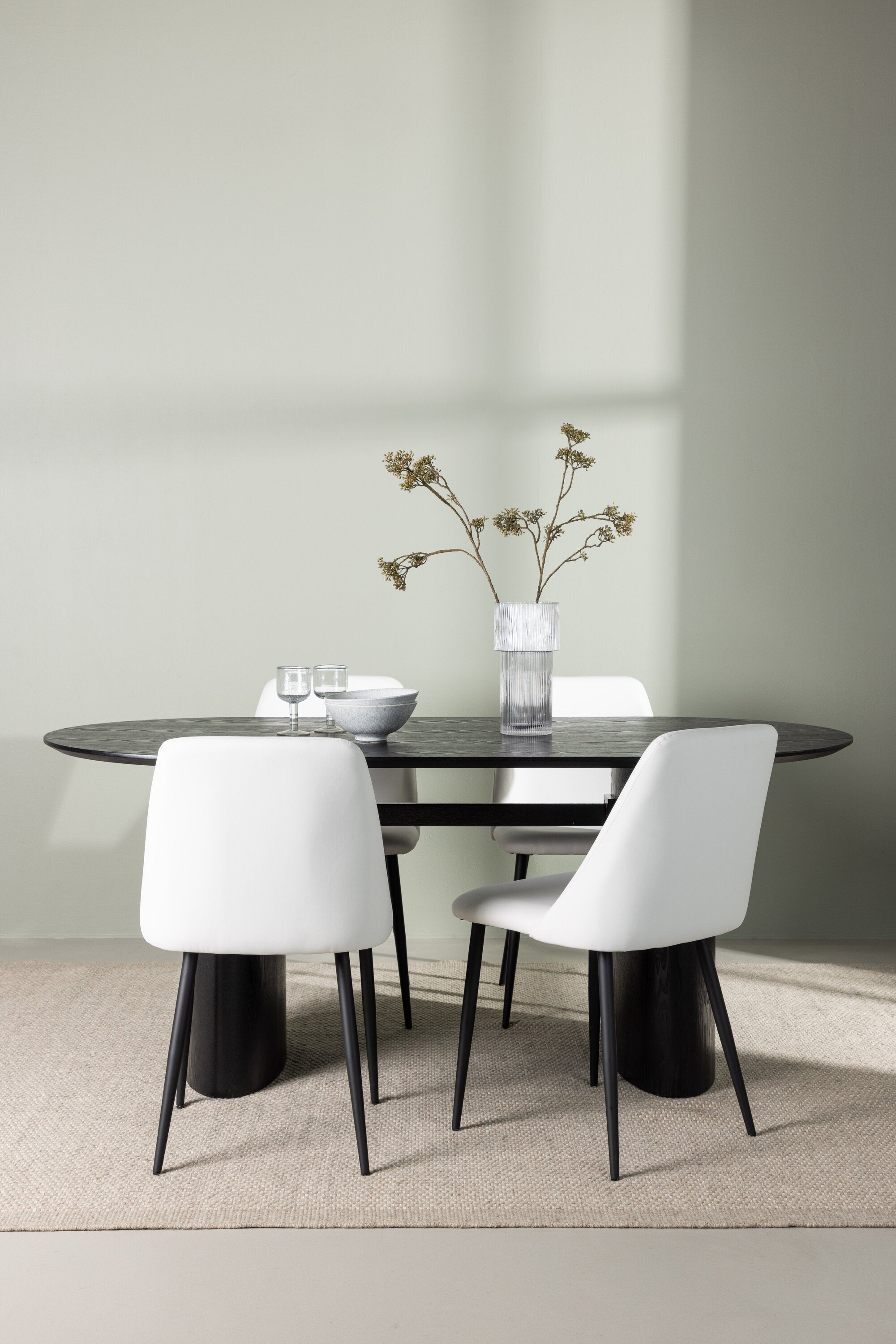 Isolde Esszimmerset + Night 180cm/4St. in Schwarz-Weiss präsentiert im Onlineshop von KAQTU Design AG. Esszimmerset ist von Venture Home