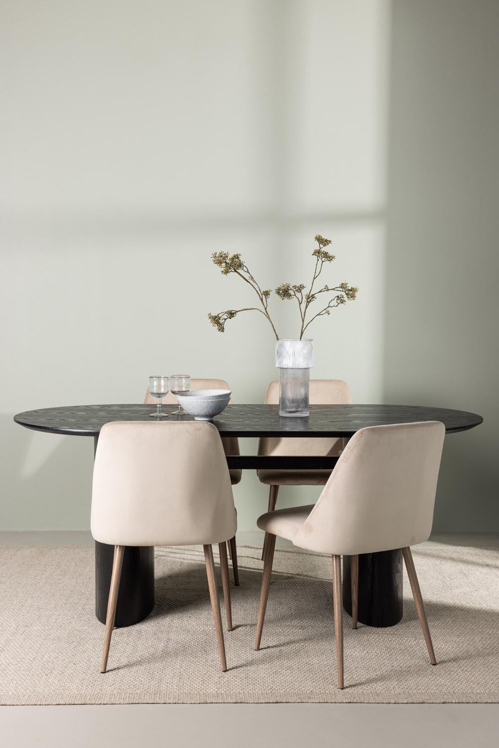 Isolde Esszimmerset + Night 180cm/4St. in Braun, Walnuss präsentiert im Onlineshop von KAQTU Design AG. Esszimmerset ist von Venture Home