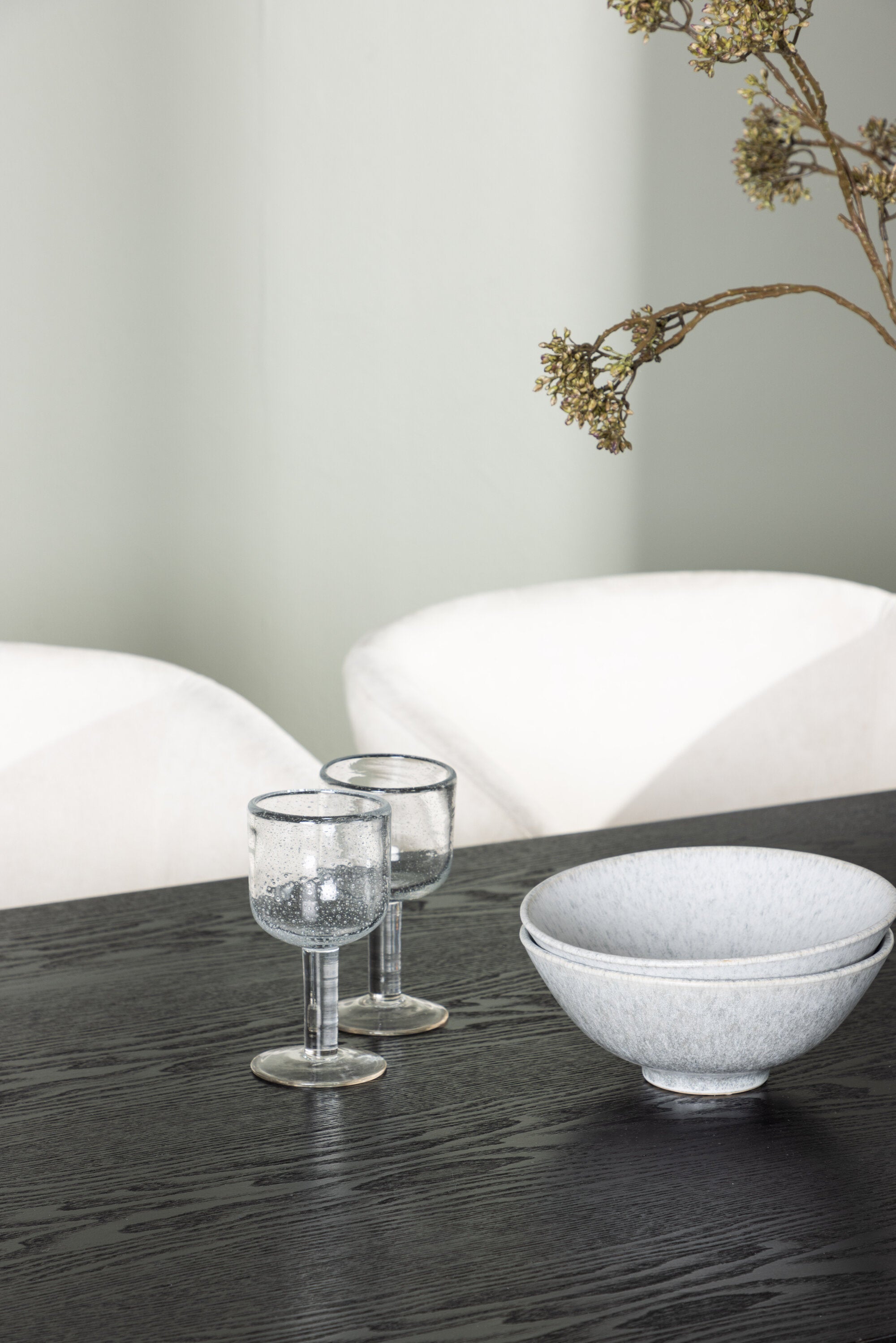Isolde Esszimmerset + Day 180cm/4St. in Schwarz / gebrochenes Weiss präsentiert im Onlineshop von KAQTU Design AG. Esszimmerset ist von Venture Home