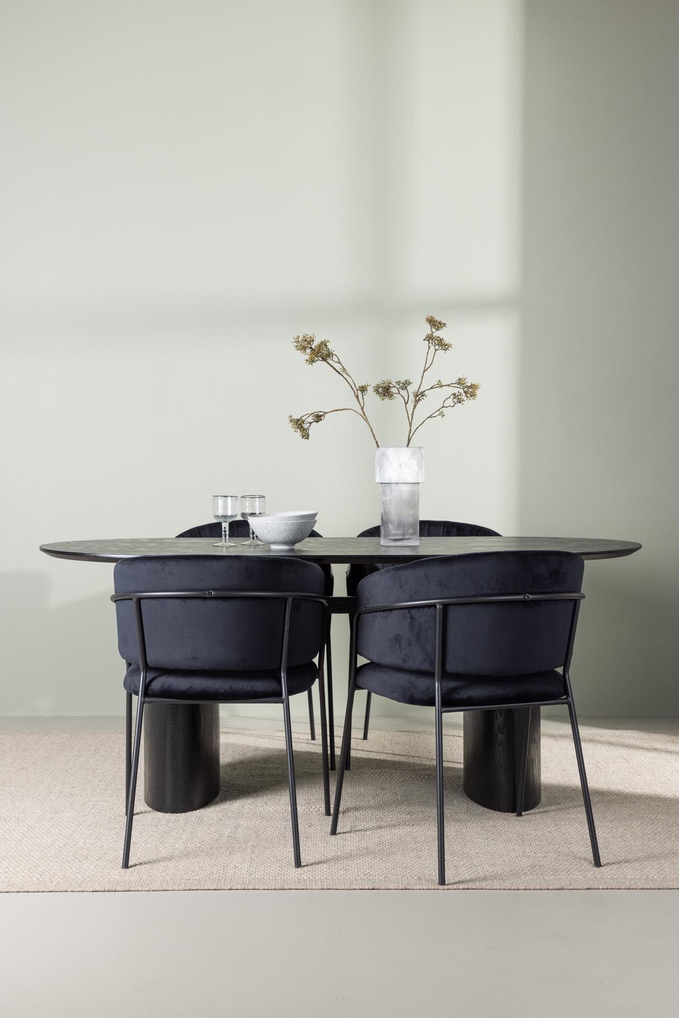 Entdecken Sie das Isolde Esszimmerset + Selma 180cm/4St. von Venture Home: Modernes nordisches Design, großzügiger Platz und langlebige Materialien für unvergessliche Momente.