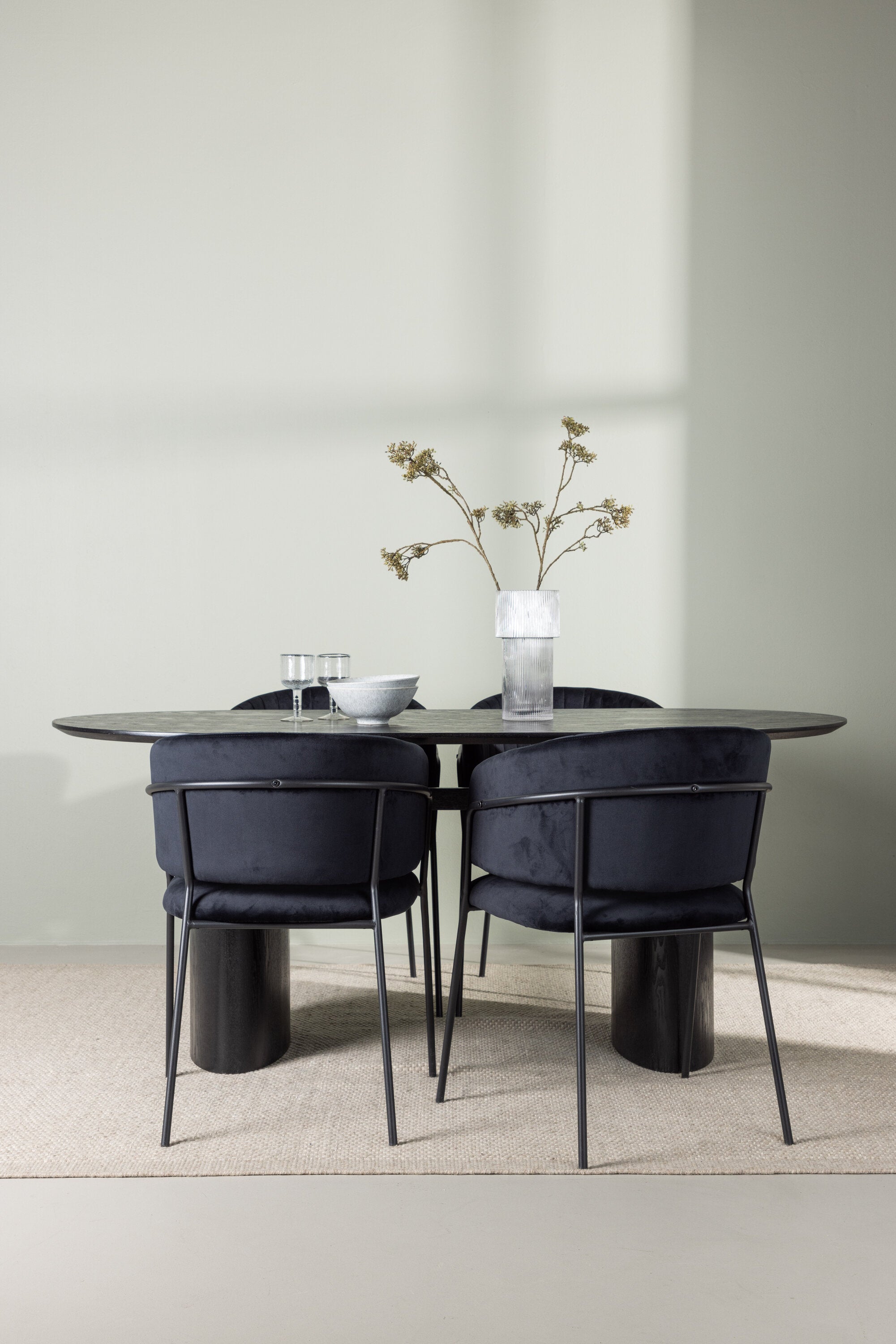 Isolde Esszimmerset + Selma 180cm/4St. in Schwarz präsentiert im Onlineshop von KAQTU Design AG. Esszimmerset ist von Venture Home