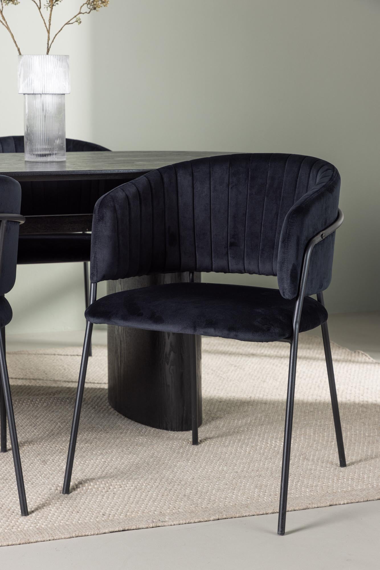 Stilvolles Isolde Esszimmerset mit Selma Tisch für moderne Räume.