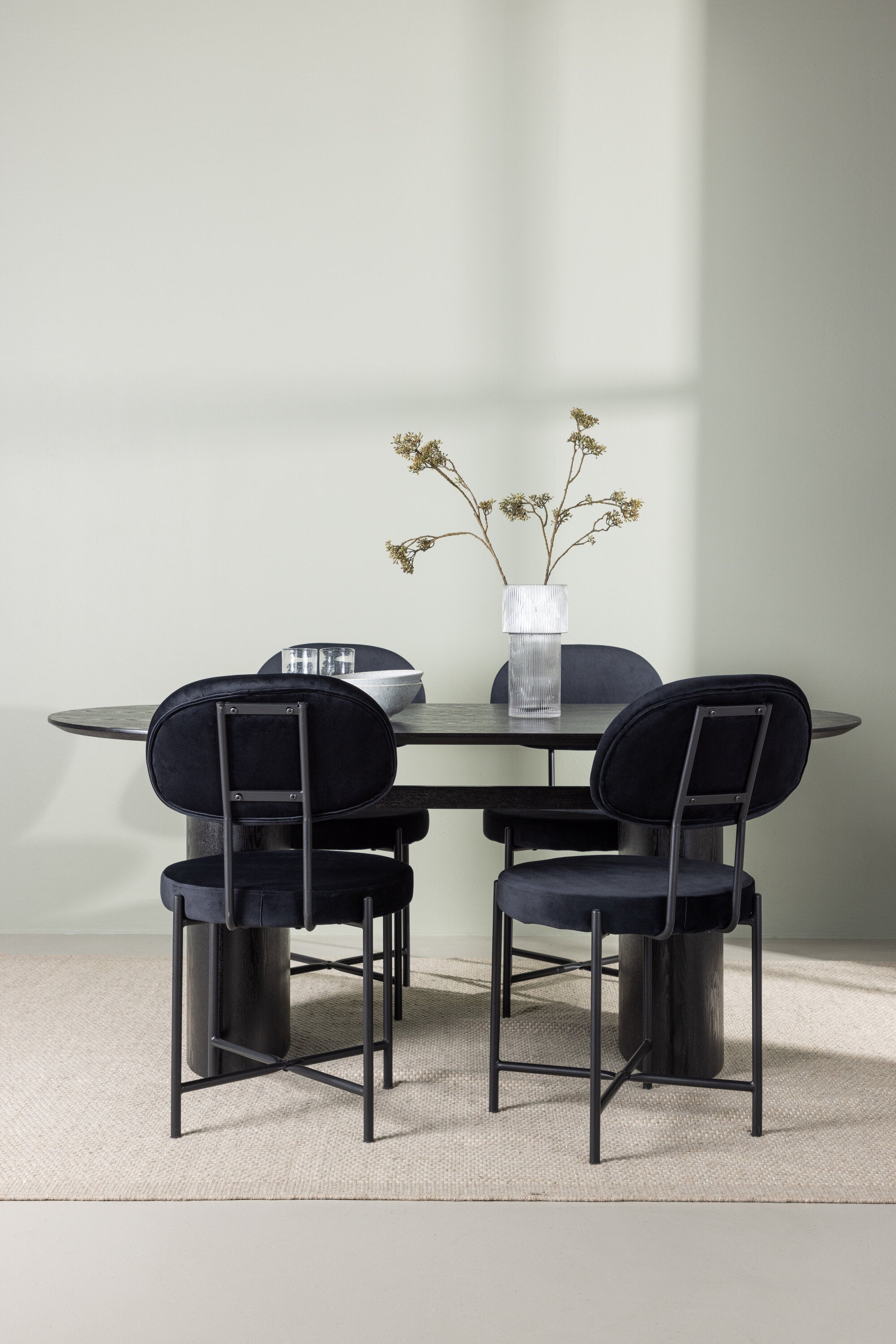Isolde Esszimmerset + Stella 180cm/4St. in Schwarz präsentiert im Onlineshop von KAQTU Design AG. Esszimmerset ist von Venture Home