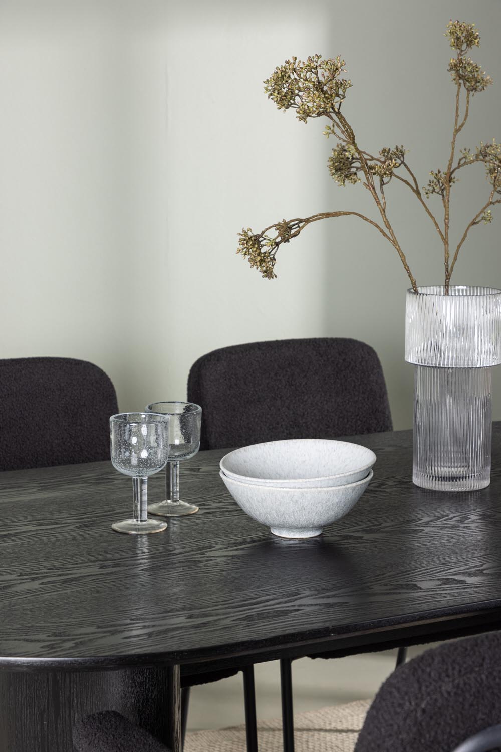 Isolde Esszimmerset + Yesterday 180cm/4St. in Schwarz präsentiert im Onlineshop von KAQTU Design AG. Esszimmerset ist von Venture Home