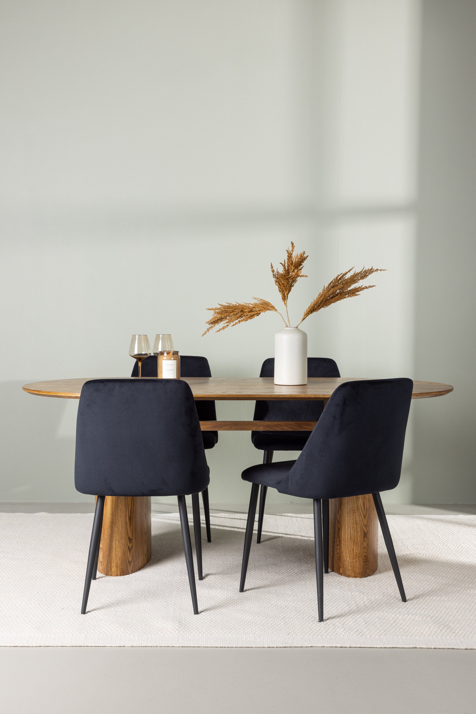 Isolde Esszimmerset + Night 180cm/4St. in Natur / Schwarz präsentiert im Onlineshop von KAQTU Design AG. Esszimmerset ist von Venture Home
