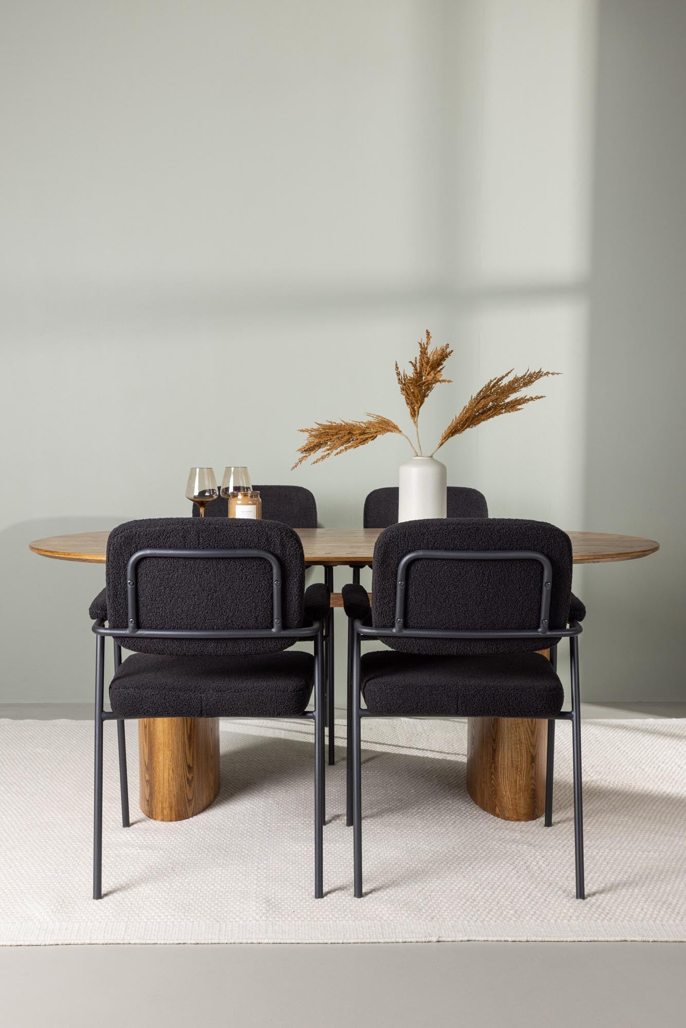 Erleben Sie das Isolde Esszimmerset + Yesterday 180cm/4St. von Venture Home – stilvoll, langlebig und perfekt für gesellige Abende.