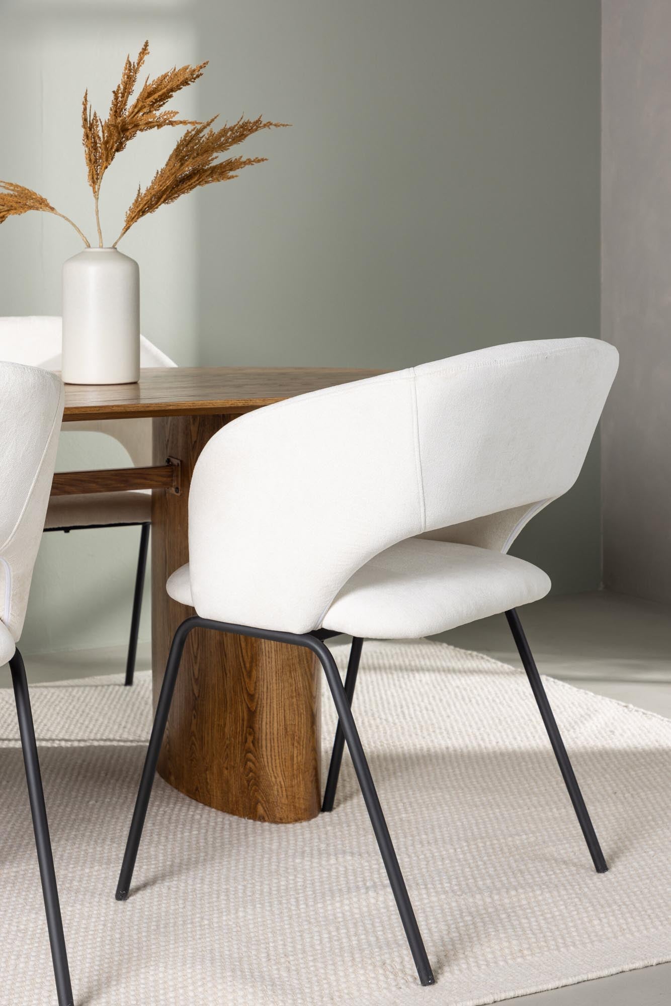 Entdecken Sie das Isolde Esszimmerset + Day 180cm/4St. von Venture Home – eine harmonische Kombination aus skandinavischem Stil und hochwertiger Verarbeitung für Ihr Zuhause.