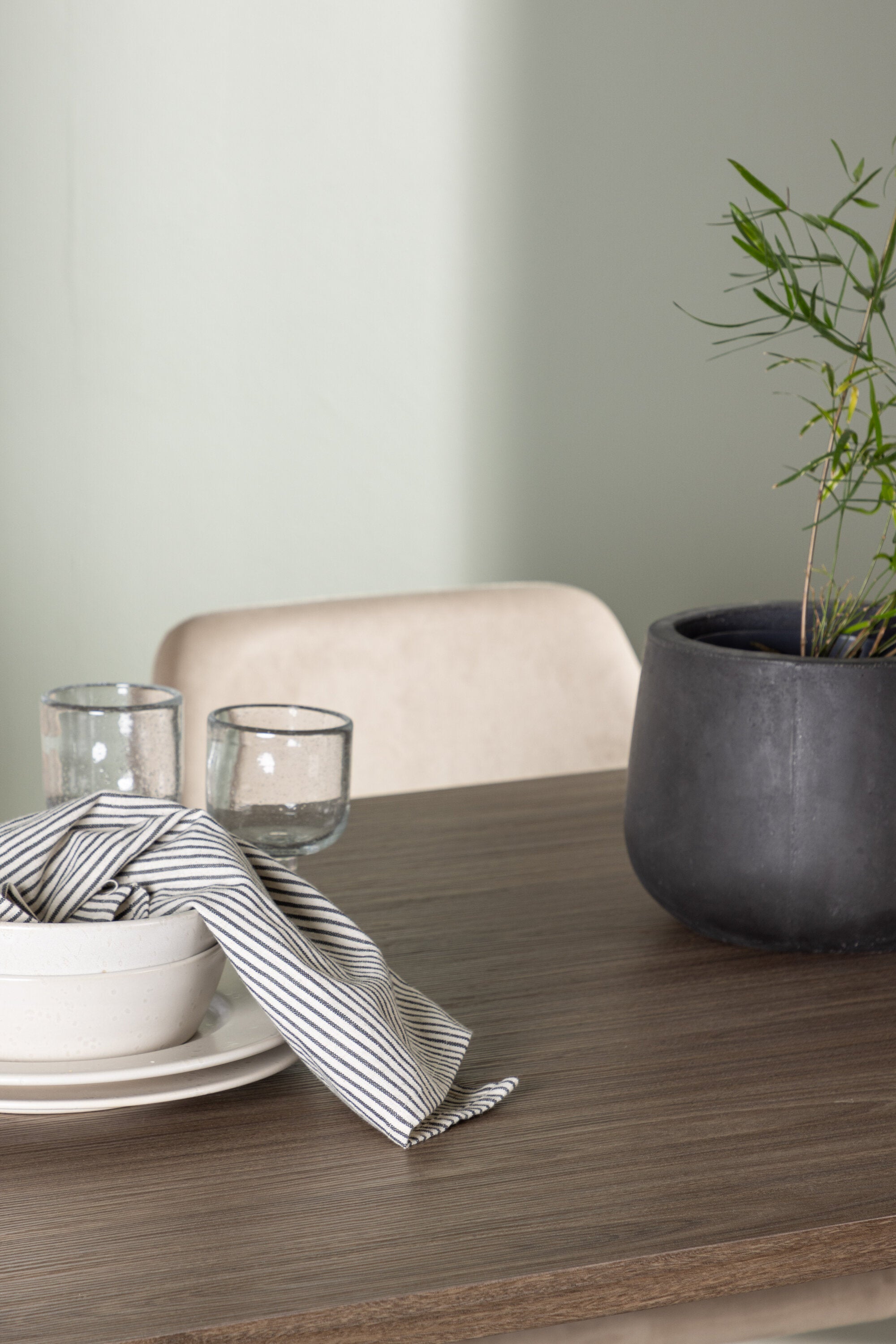Andy Esszimmerset + Night 180cm/4St. in Braun, Walnuss präsentiert im Onlineshop von KAQTU Design AG. Esszimmerset ist von Venture Home