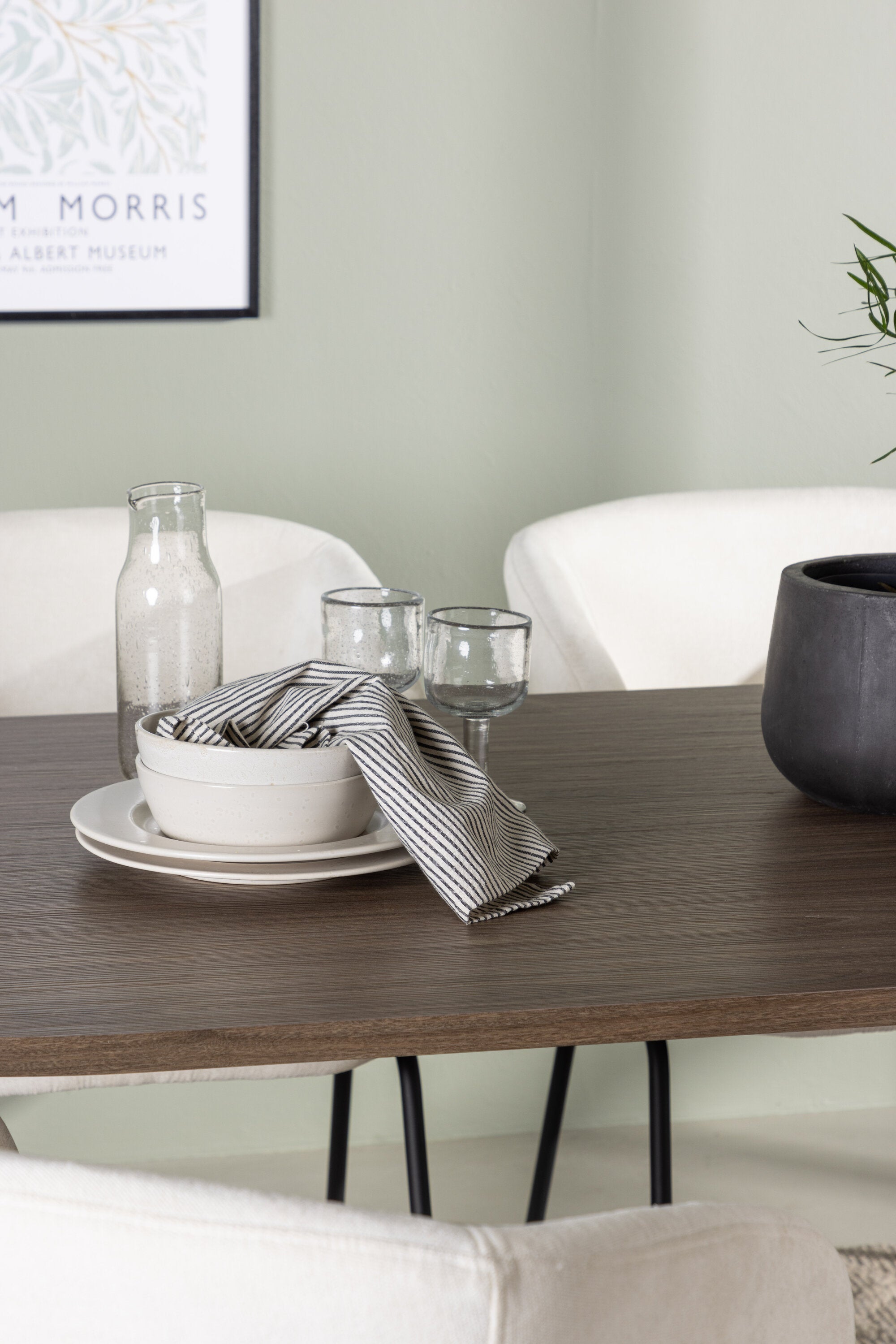 Andy Esszimmerset + Day 180cm/4St. in Schwarz, gebrochenes Weiss präsentiert im Onlineshop von KAQTU Design AG. Esszimmerset ist von Venture Home