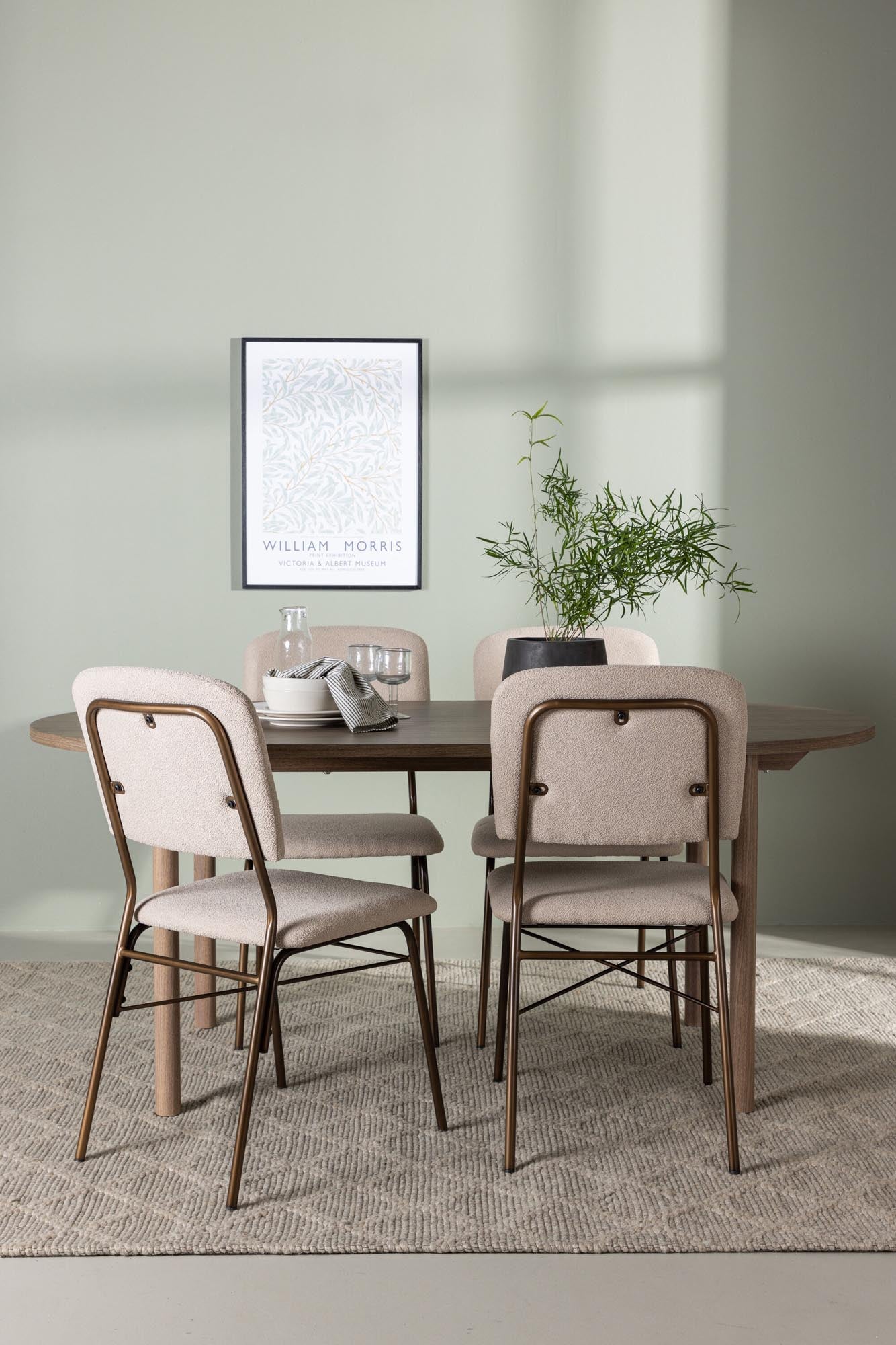 Stilvolles Esszimmerset Andy: Ovale MDF-Tischplatte, robuste Stahlbeine und bequeme Seda-Stühle schaffen eine einladende Atmosphäre.