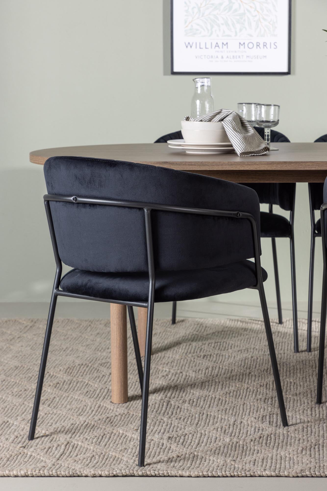 Stilvolles Esszimmer Set Andy mit Selma Stühlen von Venture Home.