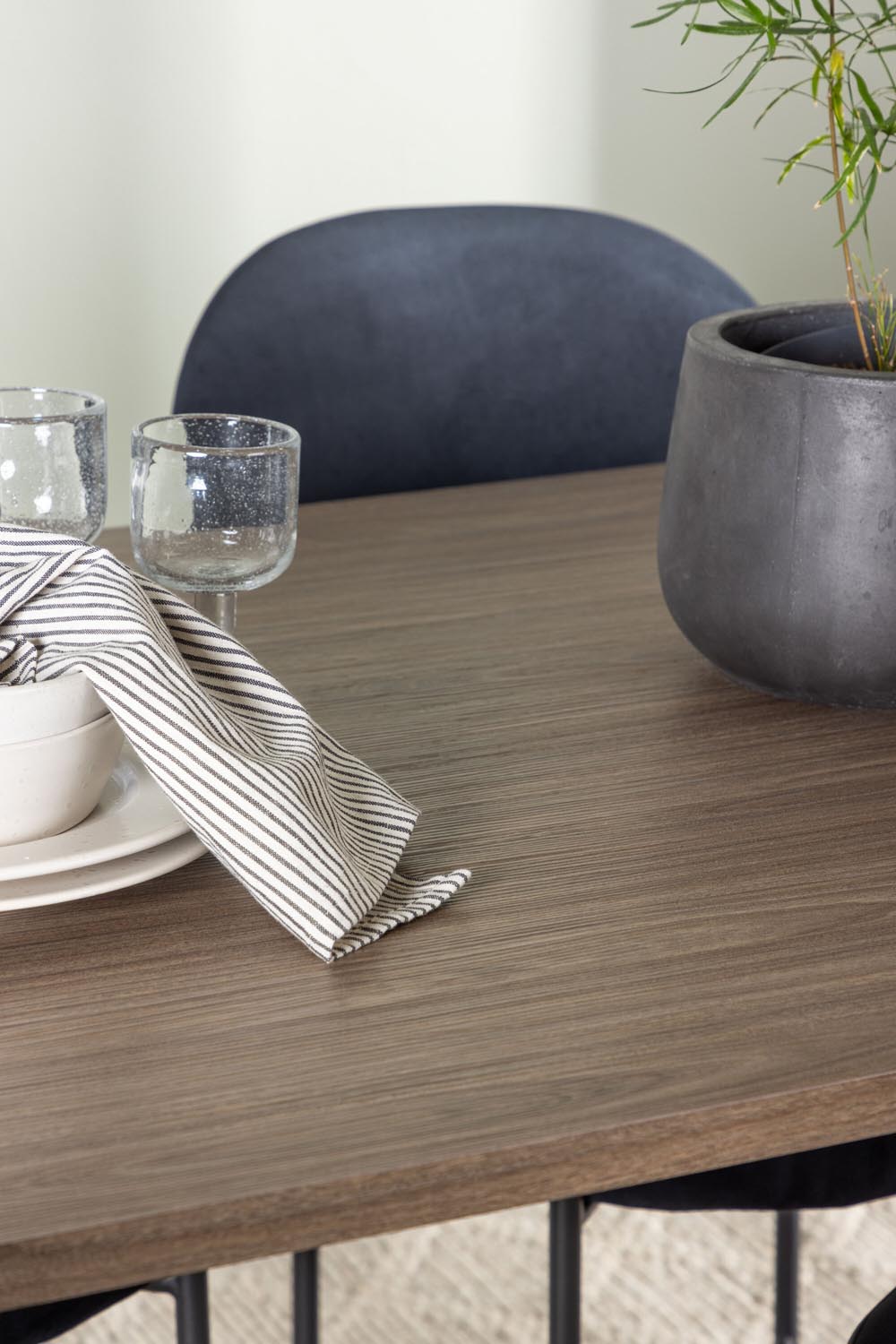 Andy Esszimmerset + Stella 180cm/4St. in Schwarz präsentiert im Onlineshop von KAQTU Design AG. Esszimmerset ist von Venture Home