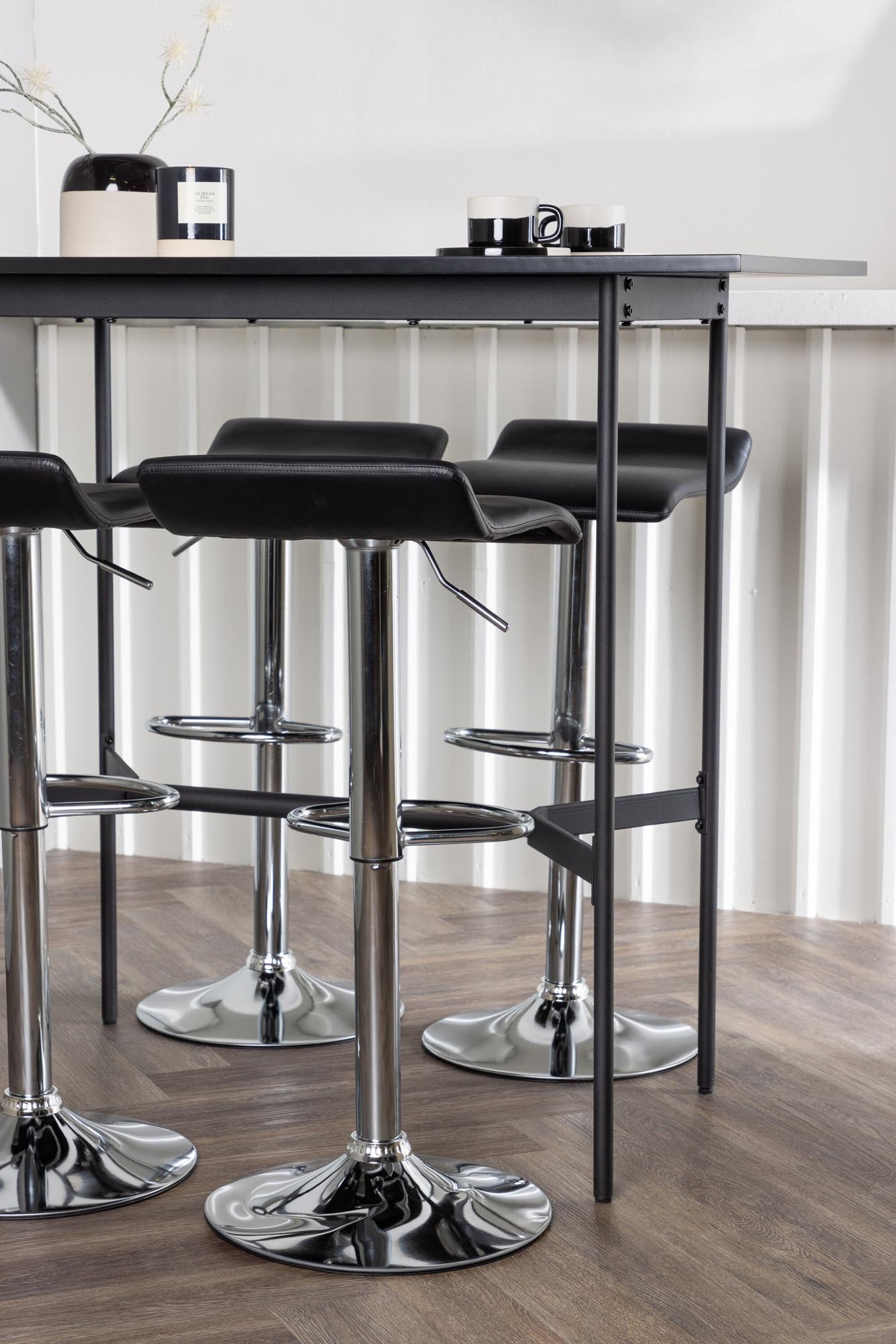 Entdecken Sie das Barset Rax + Jonna 120cm/4St. von Venture Home – stilvolles Design trifft auf Funktionalität für Ihr modernes Zuhause!