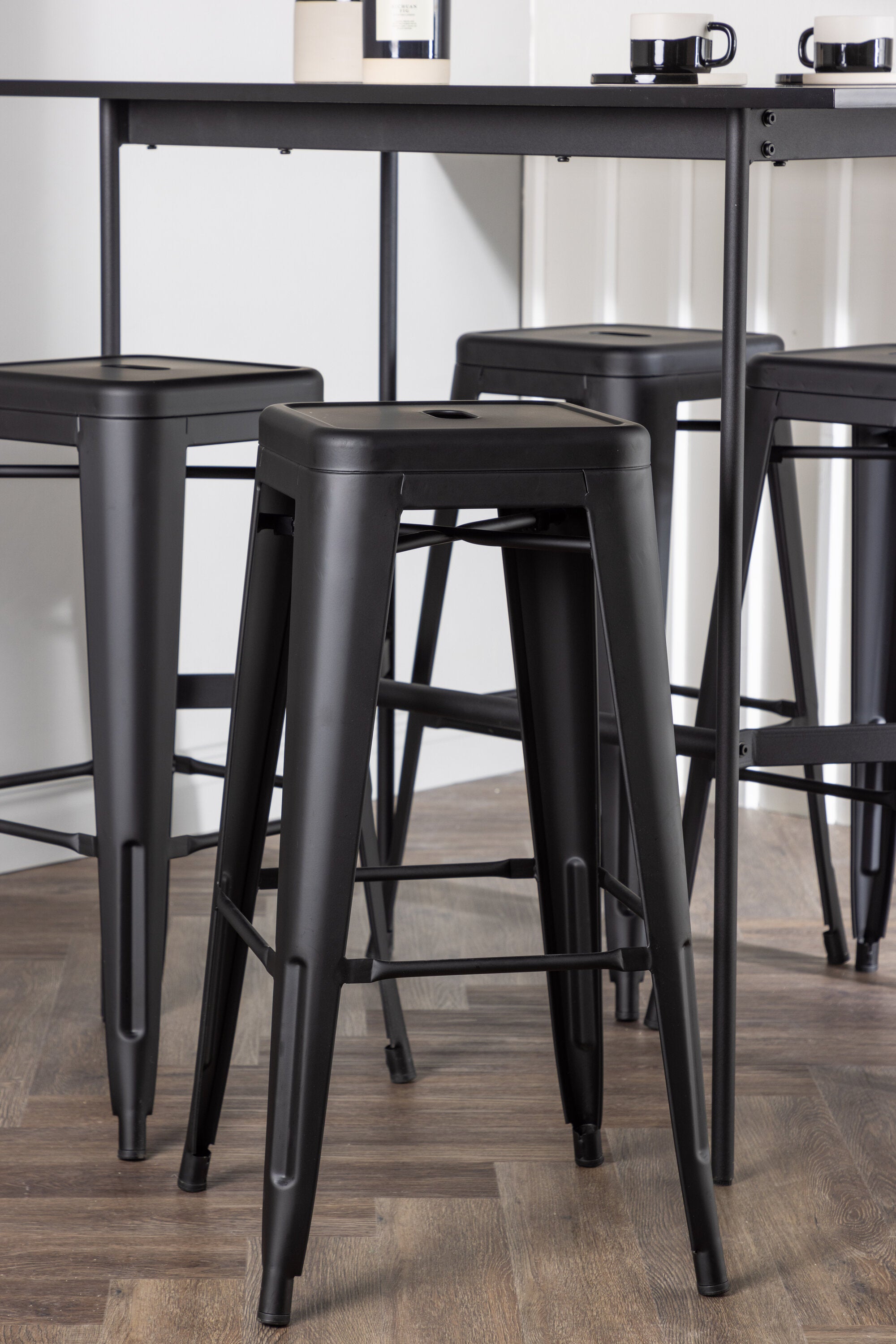 Barset Rax + Tempe 120cm/4St. Tief in Schwarz präsentiert im Onlineshop von KAQTU Design AG. Bartischset ist von Venture Home