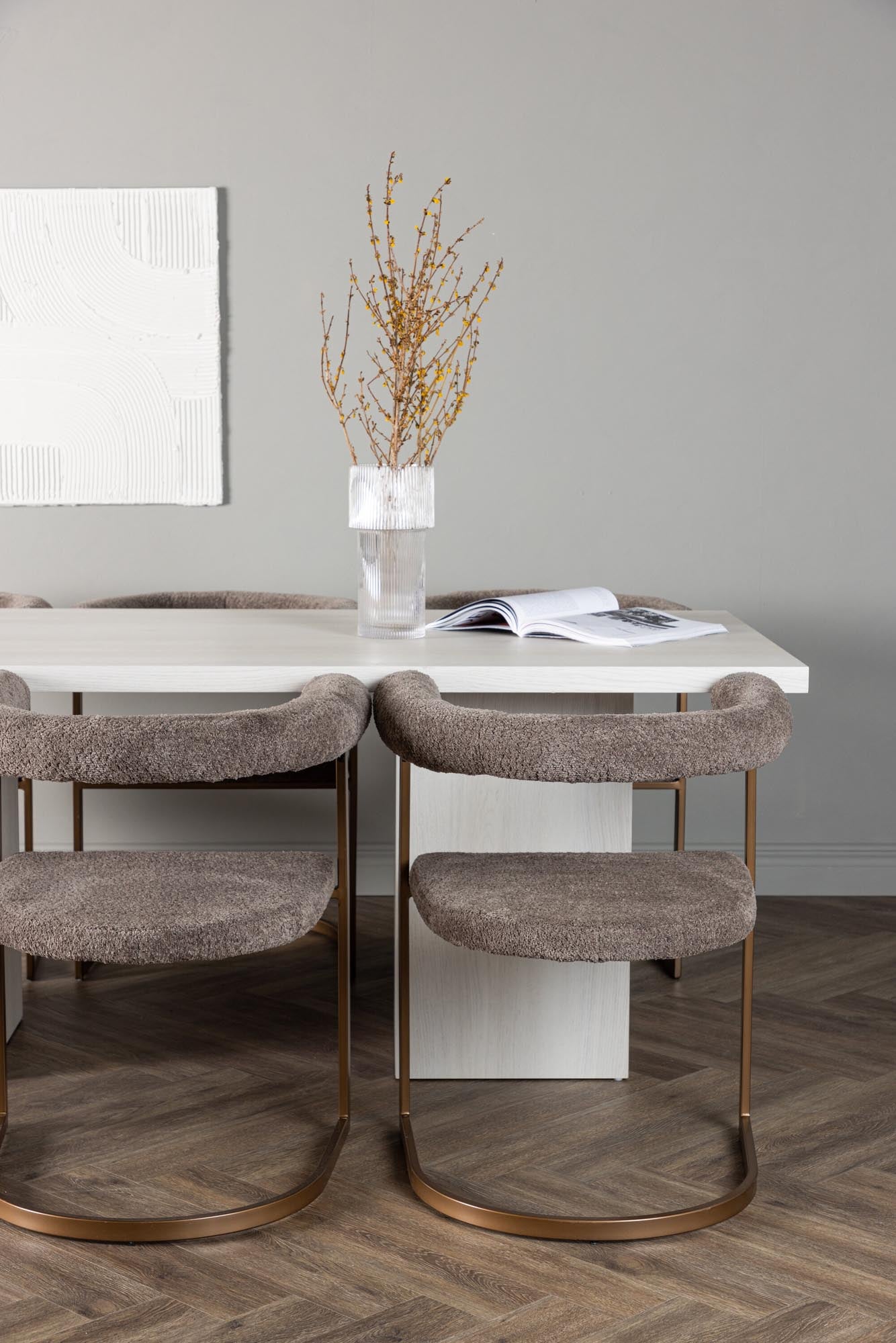 Erleben Sie das elegante Olga Esszimmerset + Morning 200cm/6St. von Venture Home – perfekt für gesellige Runden und stilvolles Ambiente.