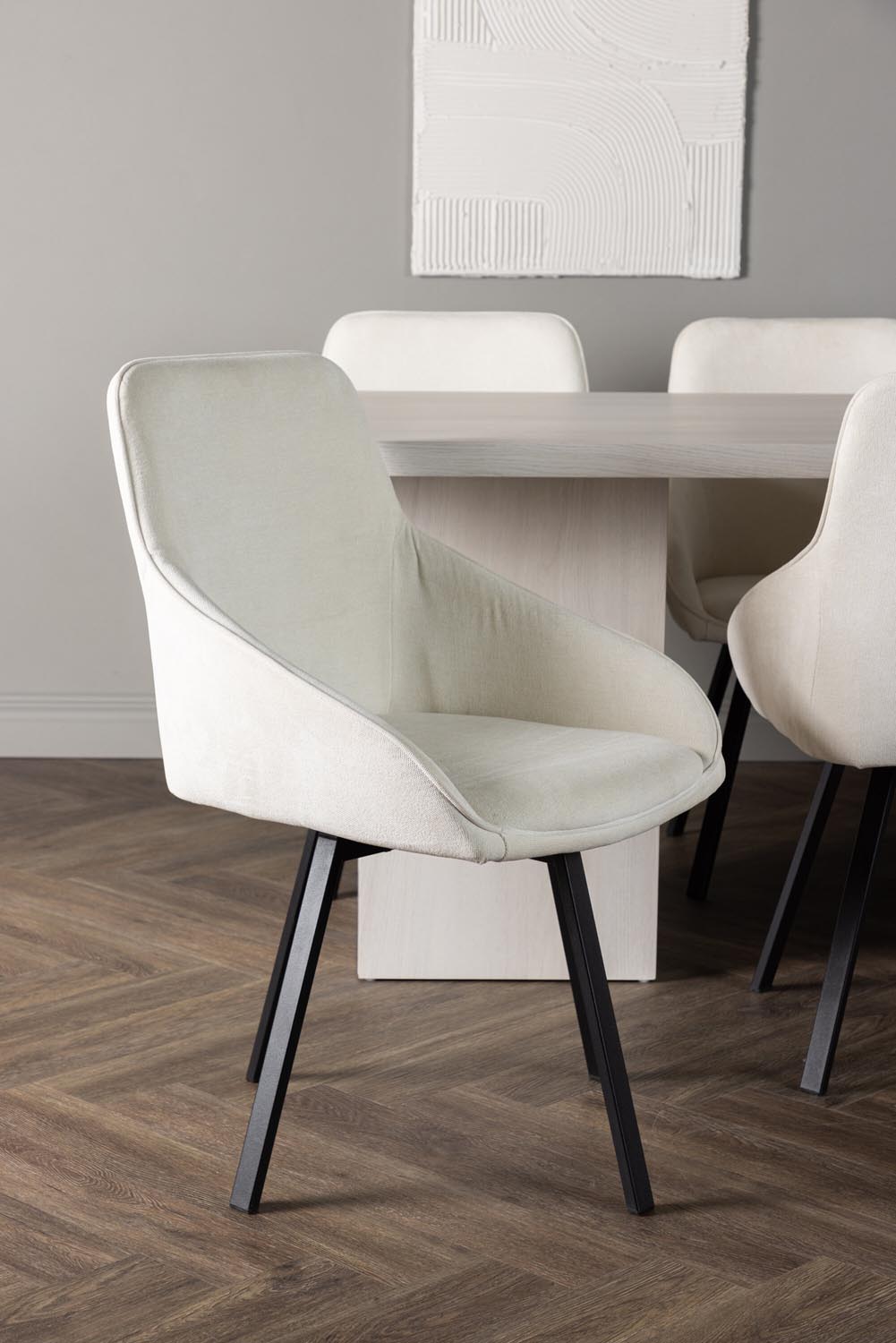 Olga Esszimmerset + Rosie 200cm/6St. in Beige, Schwarz präsentiert im Onlineshop von KAQTU Design AG. Esszimmerset ist von Venture Home