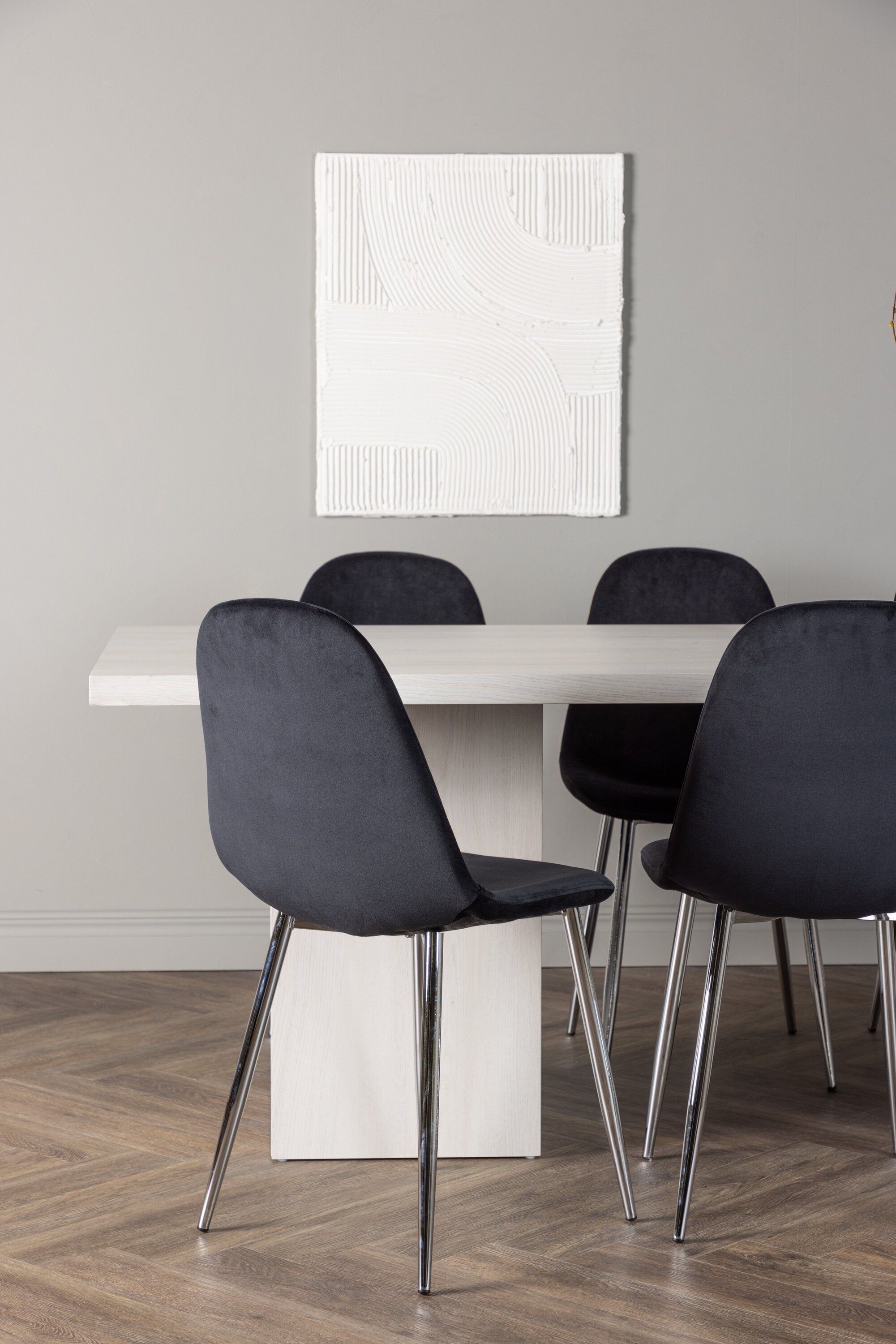 Olga Esszimmerset + Polar 200cm/6St. in Schwarzes Silber präsentiert im Onlineshop von KAQTU Design AG. Esszimmerset ist von Venture Home
