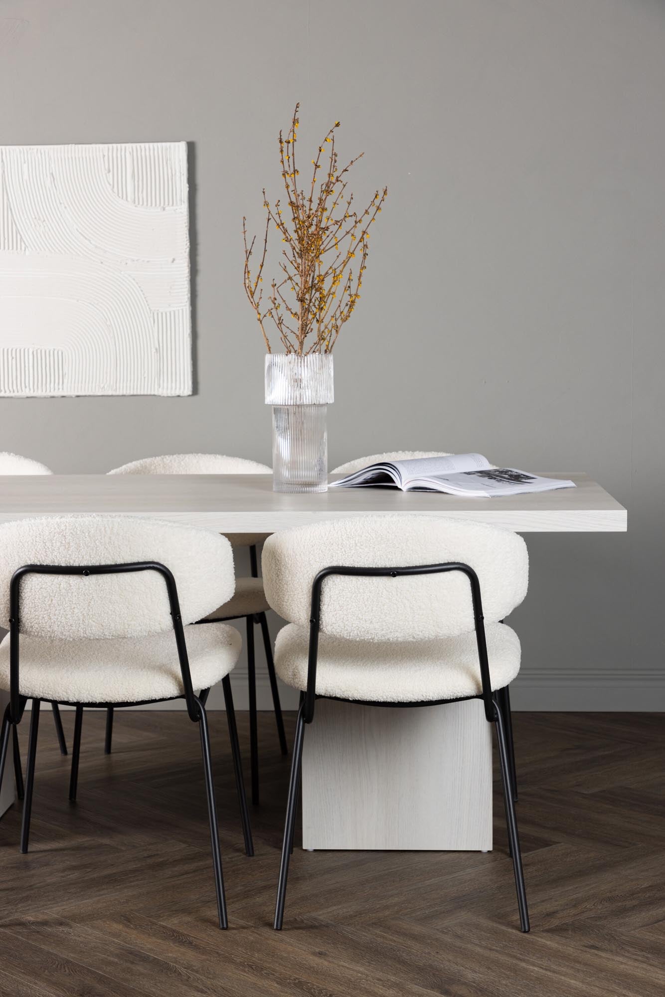 Erleben Sie das Olga Esszimmerset + Chico 200cm/6St. von Venture Home – stilvolles skandinavisches Design, das Funktionalität und Eleganz vereint.