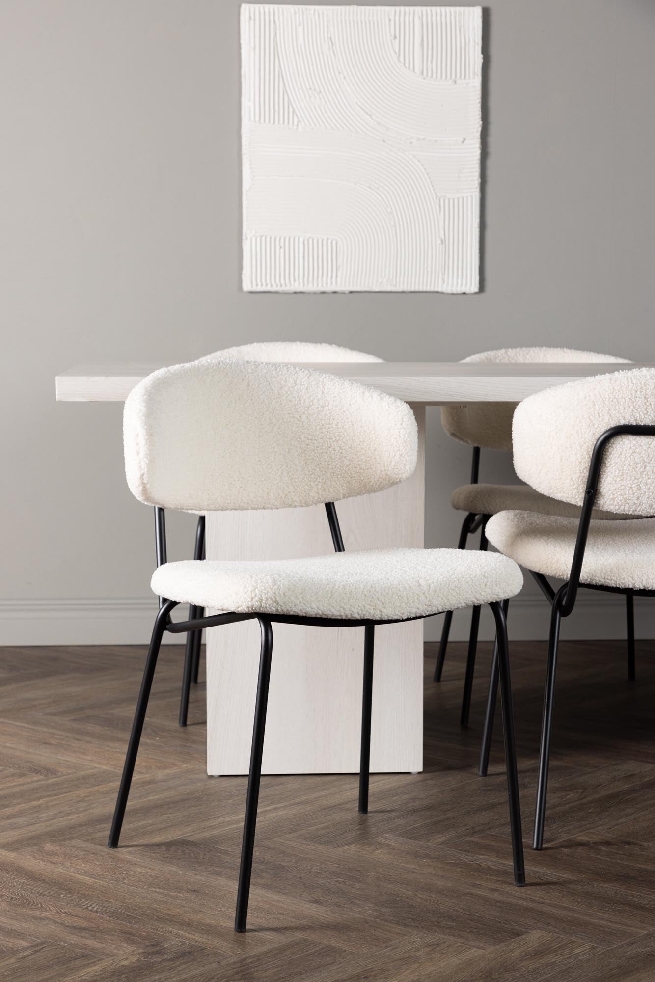 Entdecken Sie das Olga Esszimmerset + Chico 200cm/6St. von Venture Home – eine harmonische Kombination aus skandinavischem Stil und praktischer Funktionalität für Ihr Zuhause.