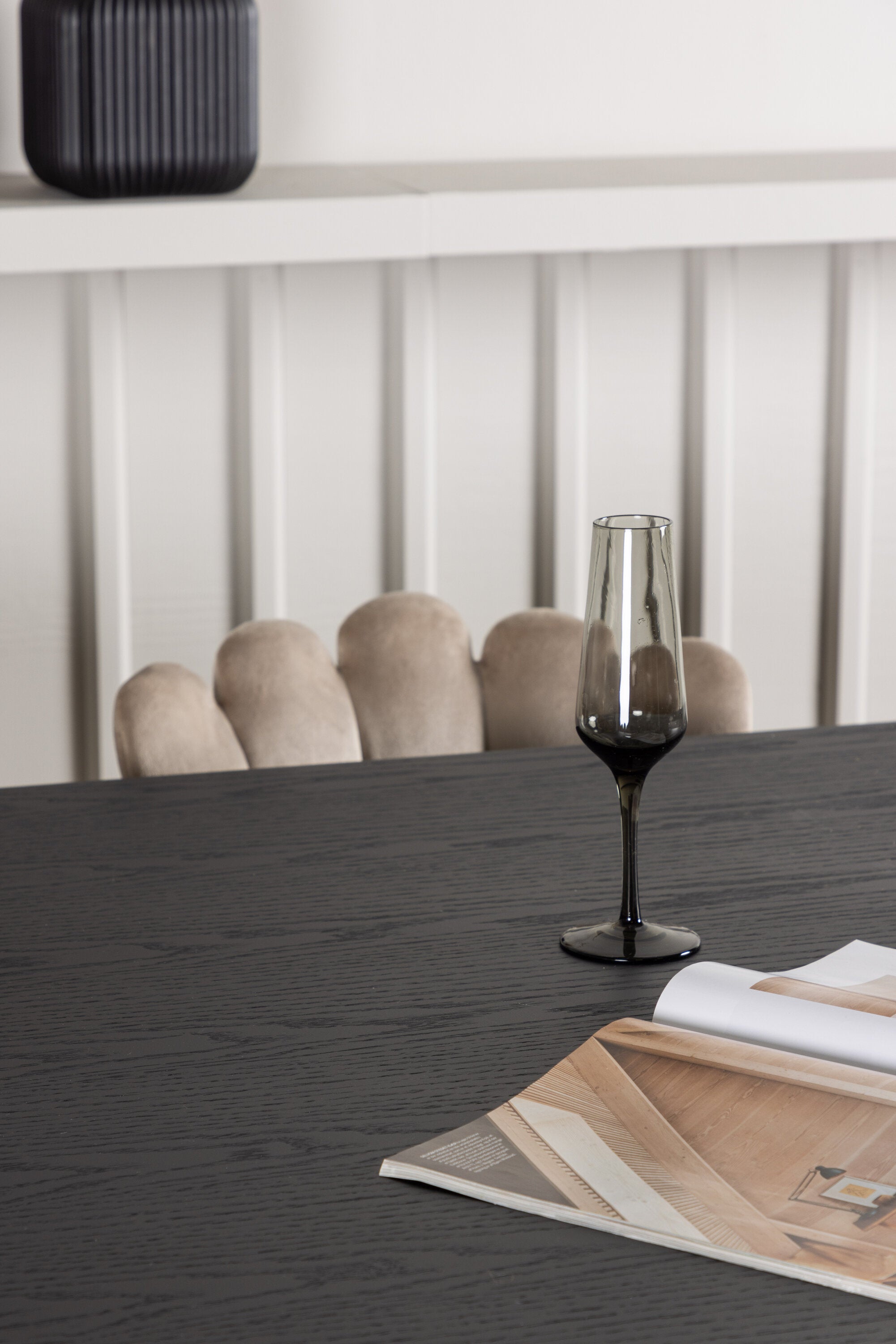 Ystad Esszimmerset + Limhamn 220cm/6St. in Schwarz / Beige präsentiert im Onlineshop von KAQTU Design AG. Esszimmerset ist von Venture Home