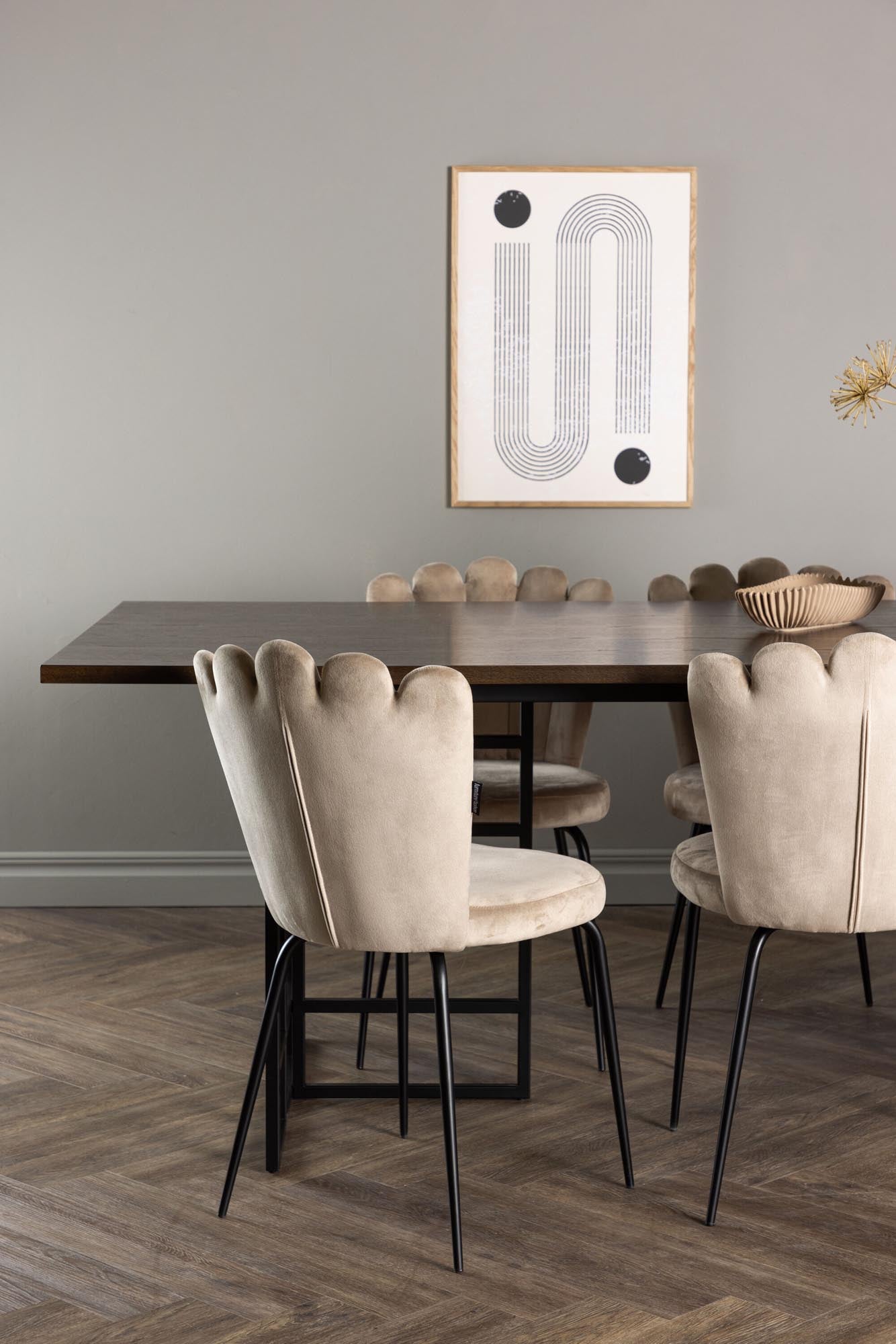 Elegantes Ystad Esszimmerset: Komfort und Stil für Ihr Zuhause.