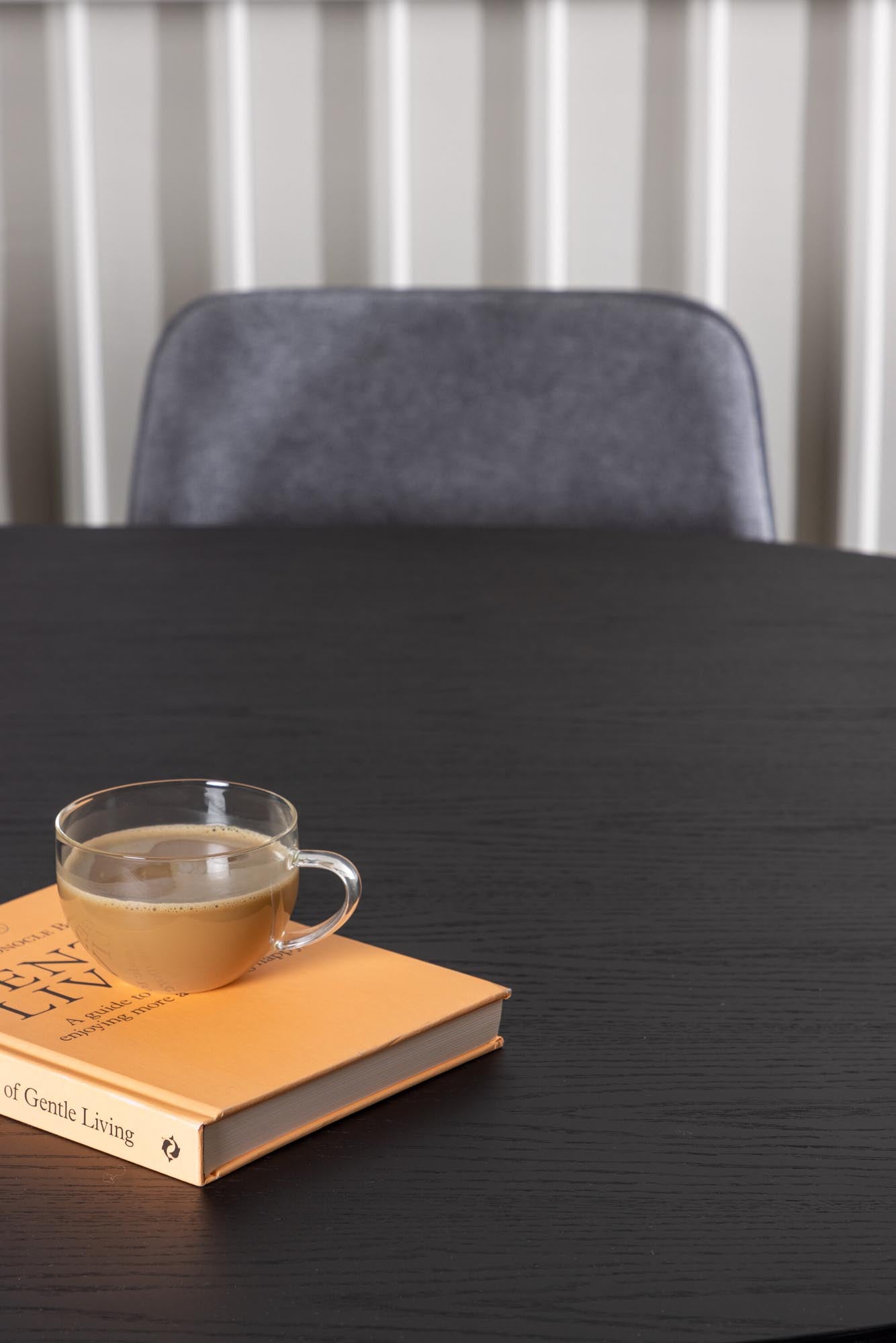 Stilvolles Bootcut Esszimmerset mit Rosie Tisch, 230cm, 6 Stühle.