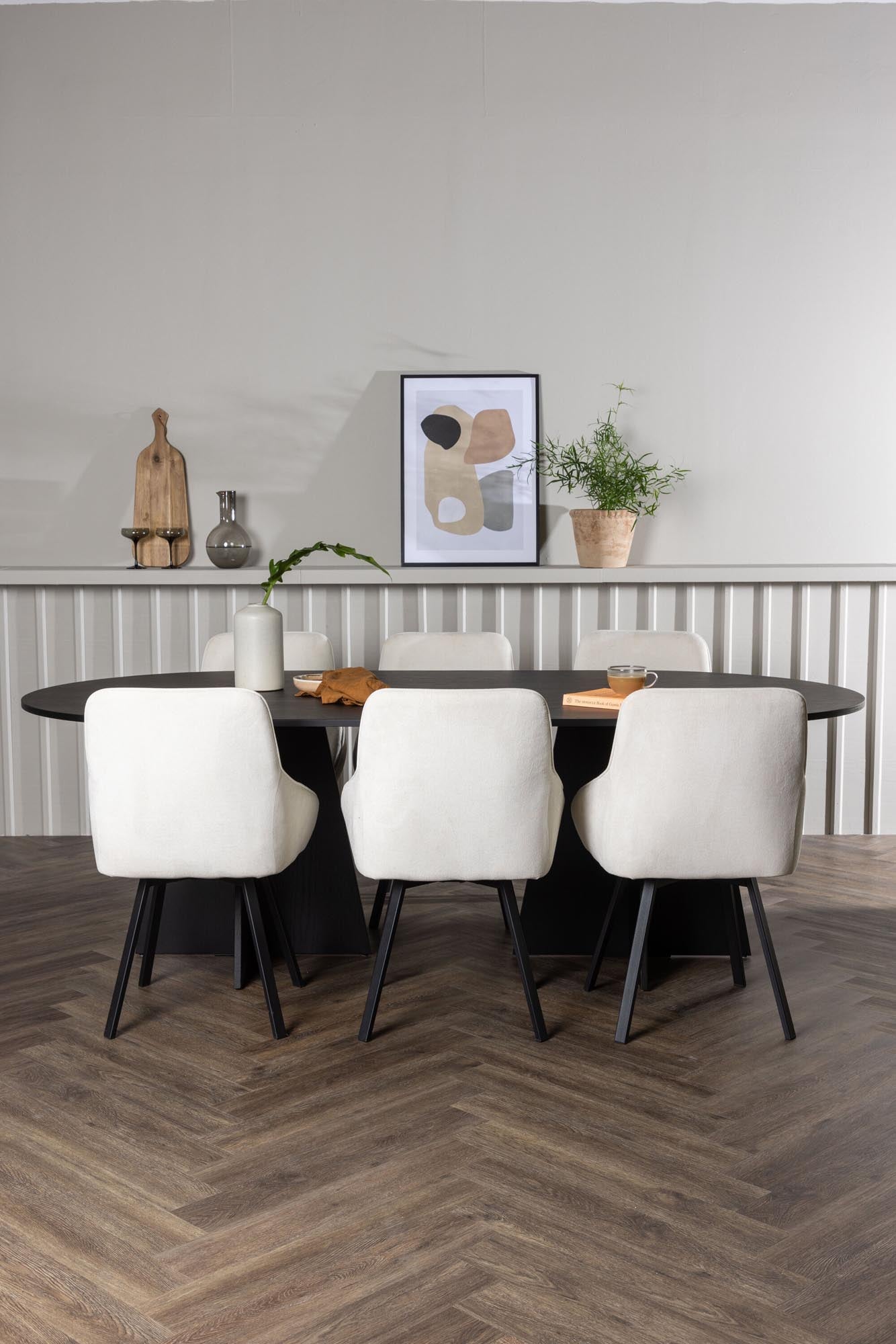 Stilvolles Bootcut Esszimmerset mit großzügigem 230cm Tisch und 6 komfortablen Rosie-Stühlen in elegantem Beigeton – perfekt für gesellige Abende.