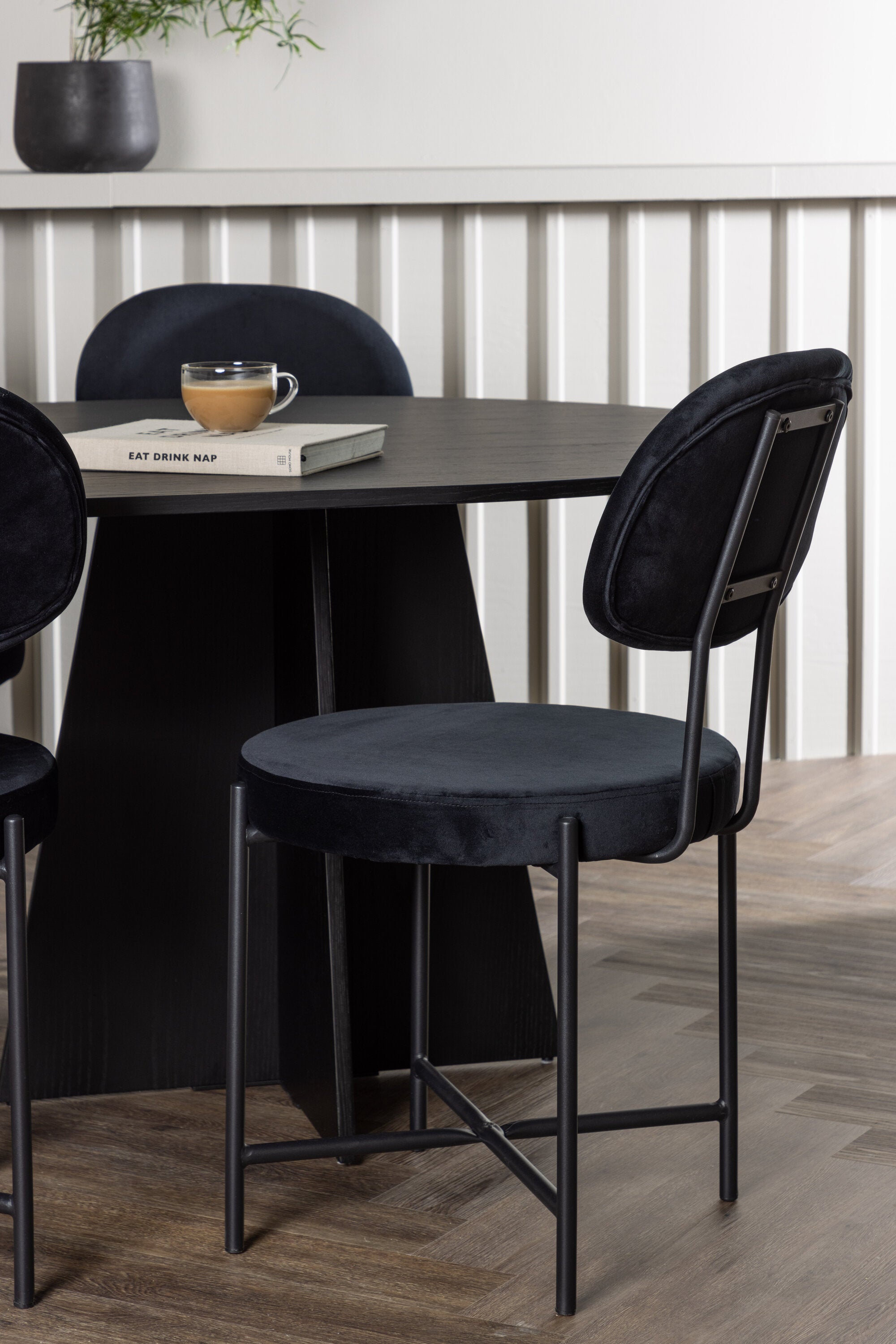 Bootcut Esszimmerset + Stella 230cm/6St. in Schwarz präsentiert im Onlineshop von KAQTU Design AG. Esszimmerset ist von Venture Home